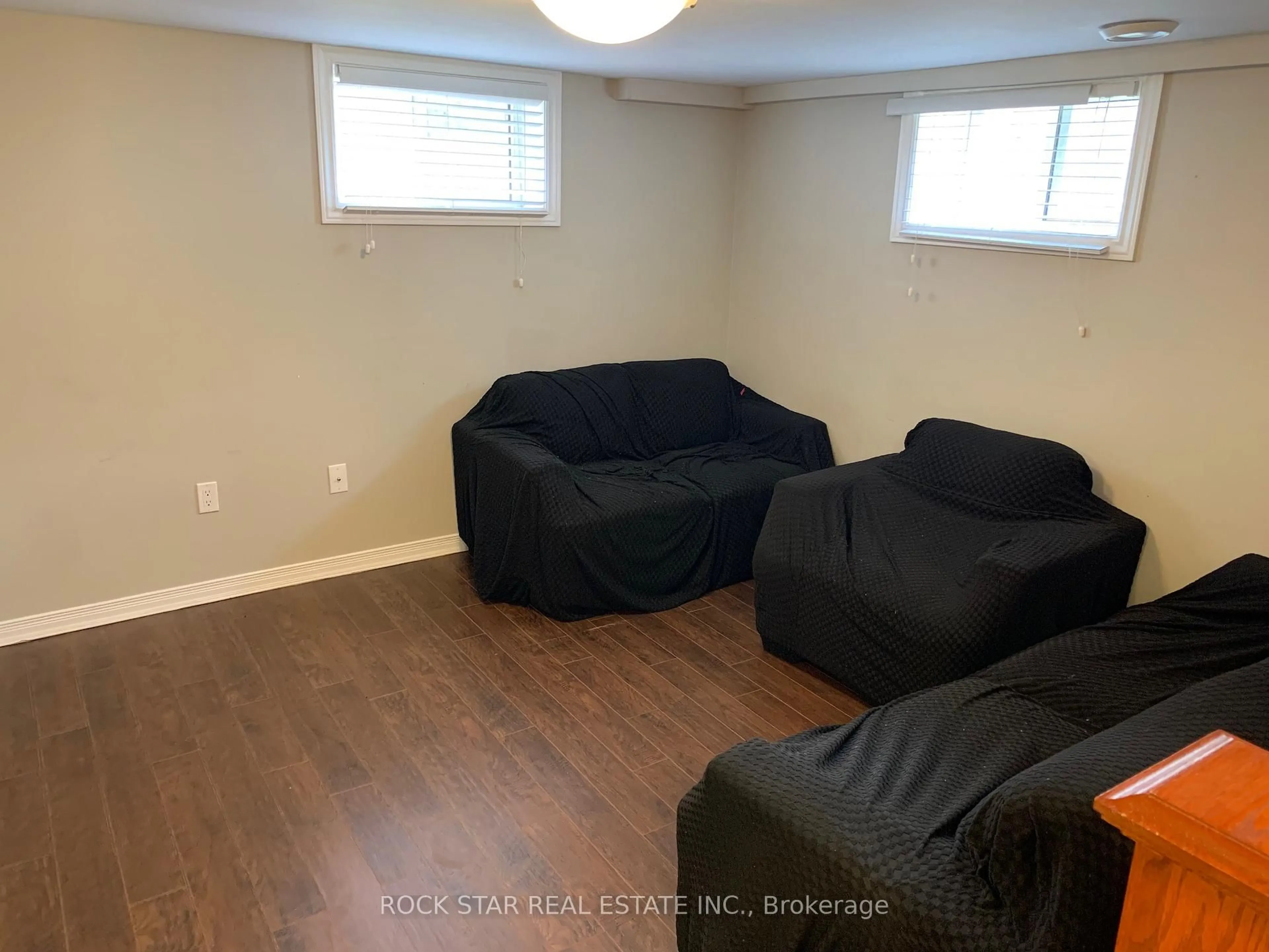 A pic of a room for 212 RATHOWEN St, London North Ontario N6H 2G2
