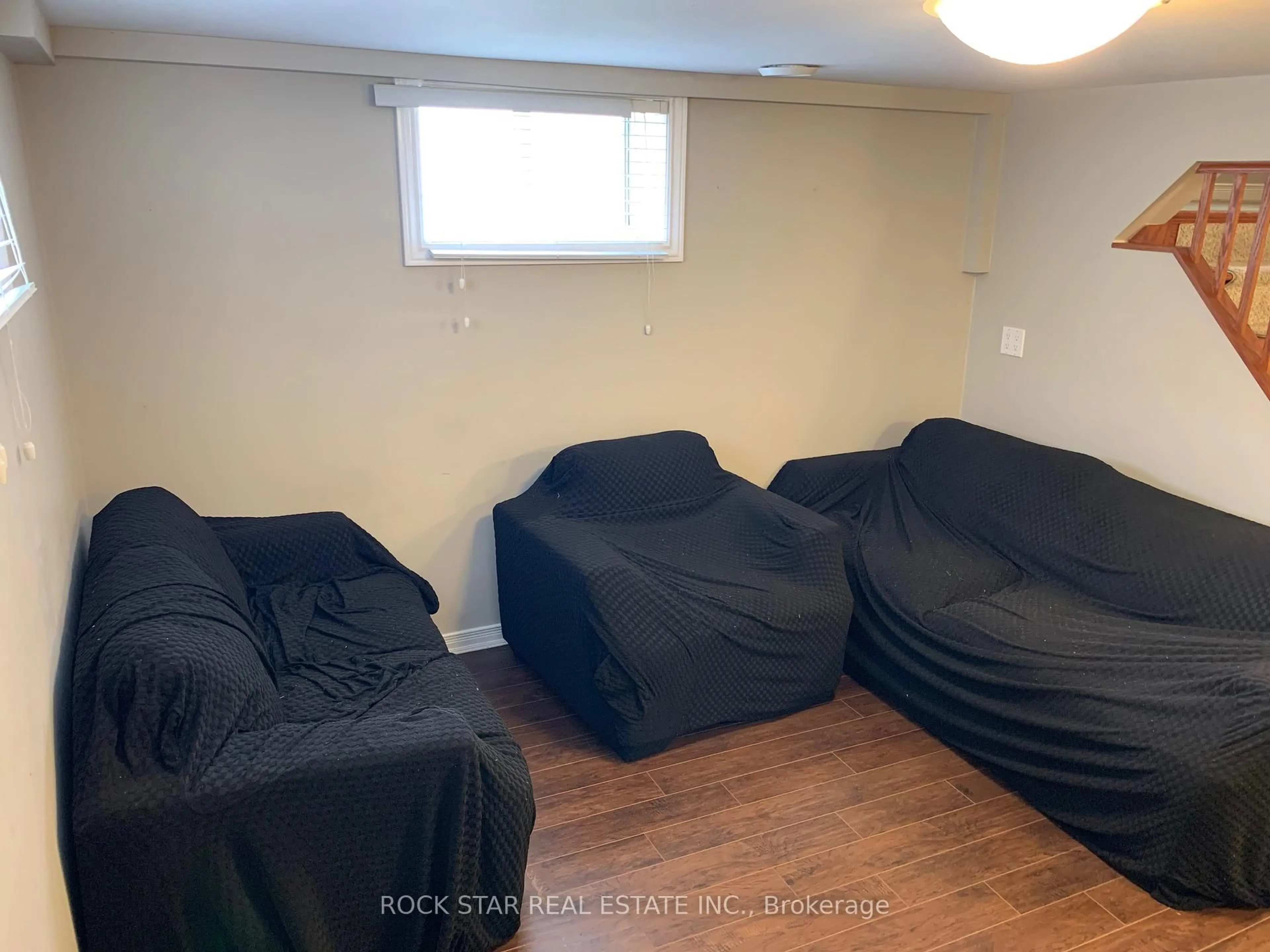 A pic of a room for 212 RATHOWEN St, London North Ontario N6H 2G2