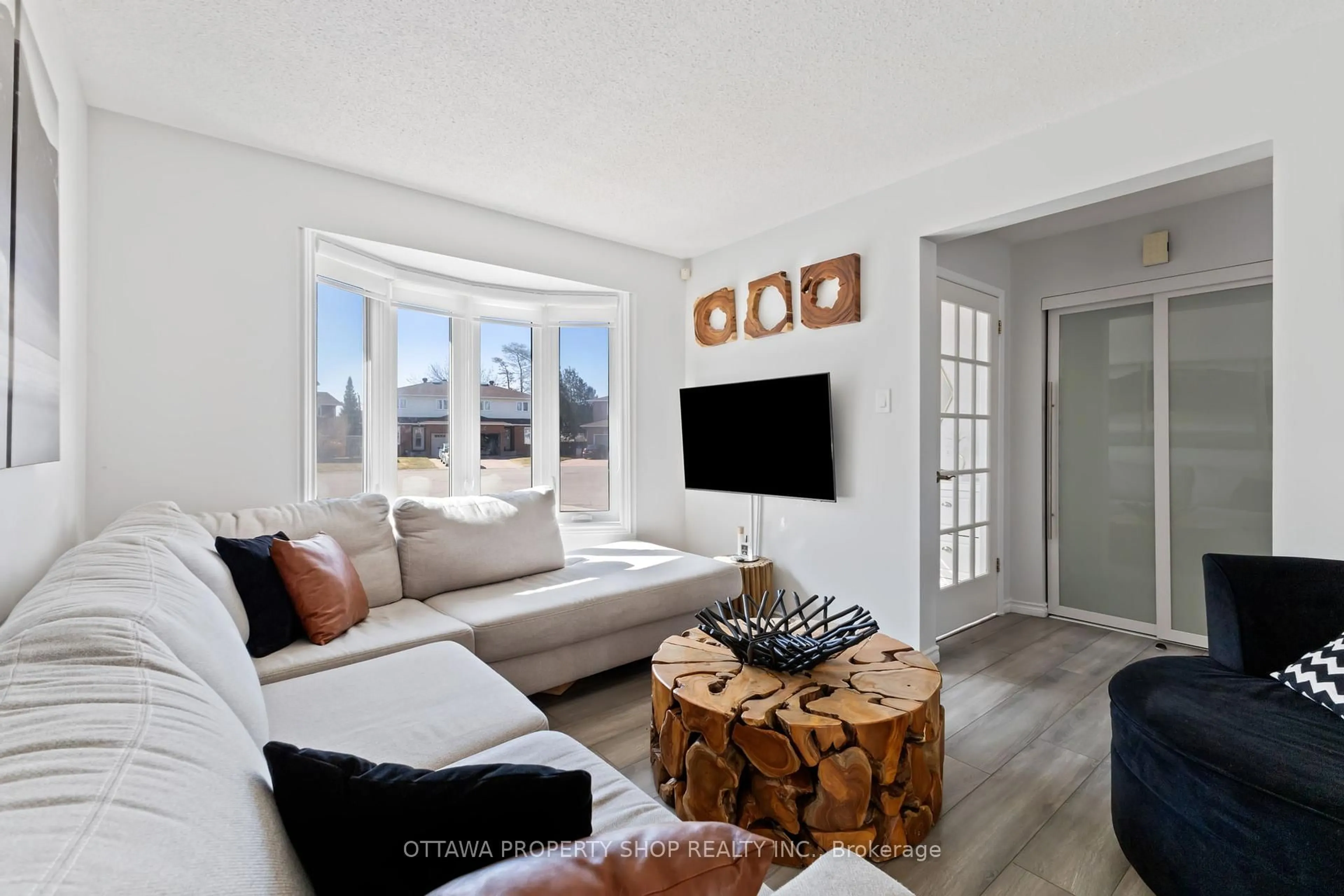 Living room with furniture, unknown for 2837 Gothwood Pl, Ottawa Ontario K1T 2V4