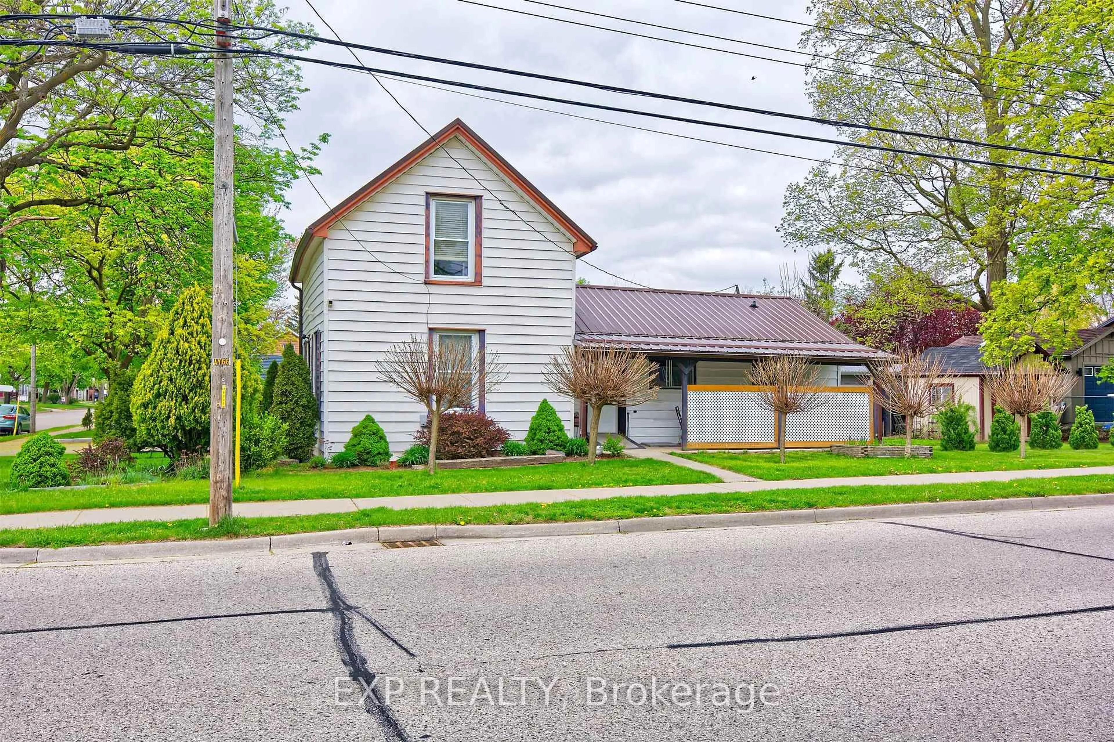 A pic from outside/outdoor area/front of a property/back of a property/a pic from drone, street for 59 St George St, Aylmer Ontario N5H 2M2