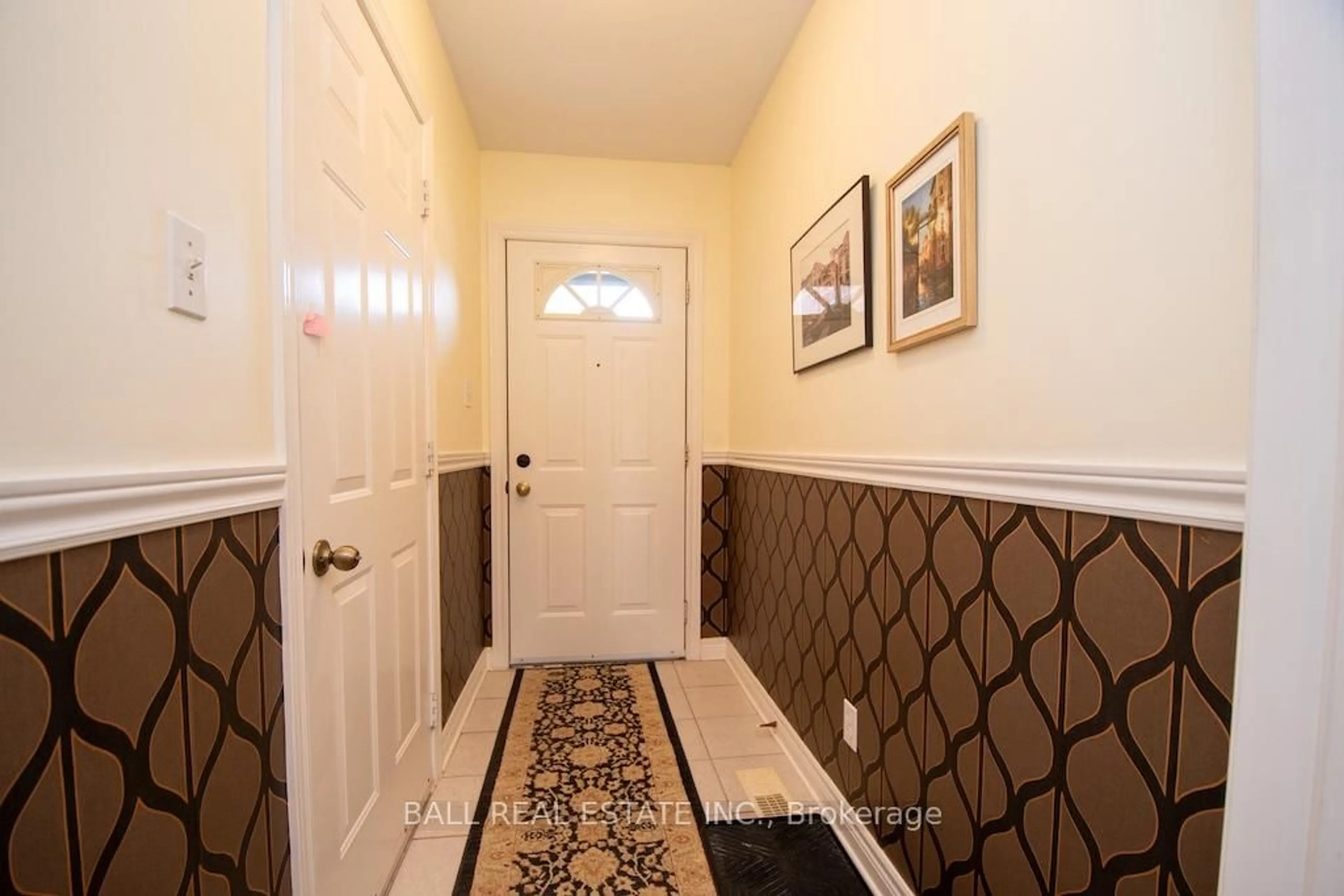 Indoor entryway for 30 Charles Crt, Smith-Ennismore-Lakefield Ontario K0L 2H0
