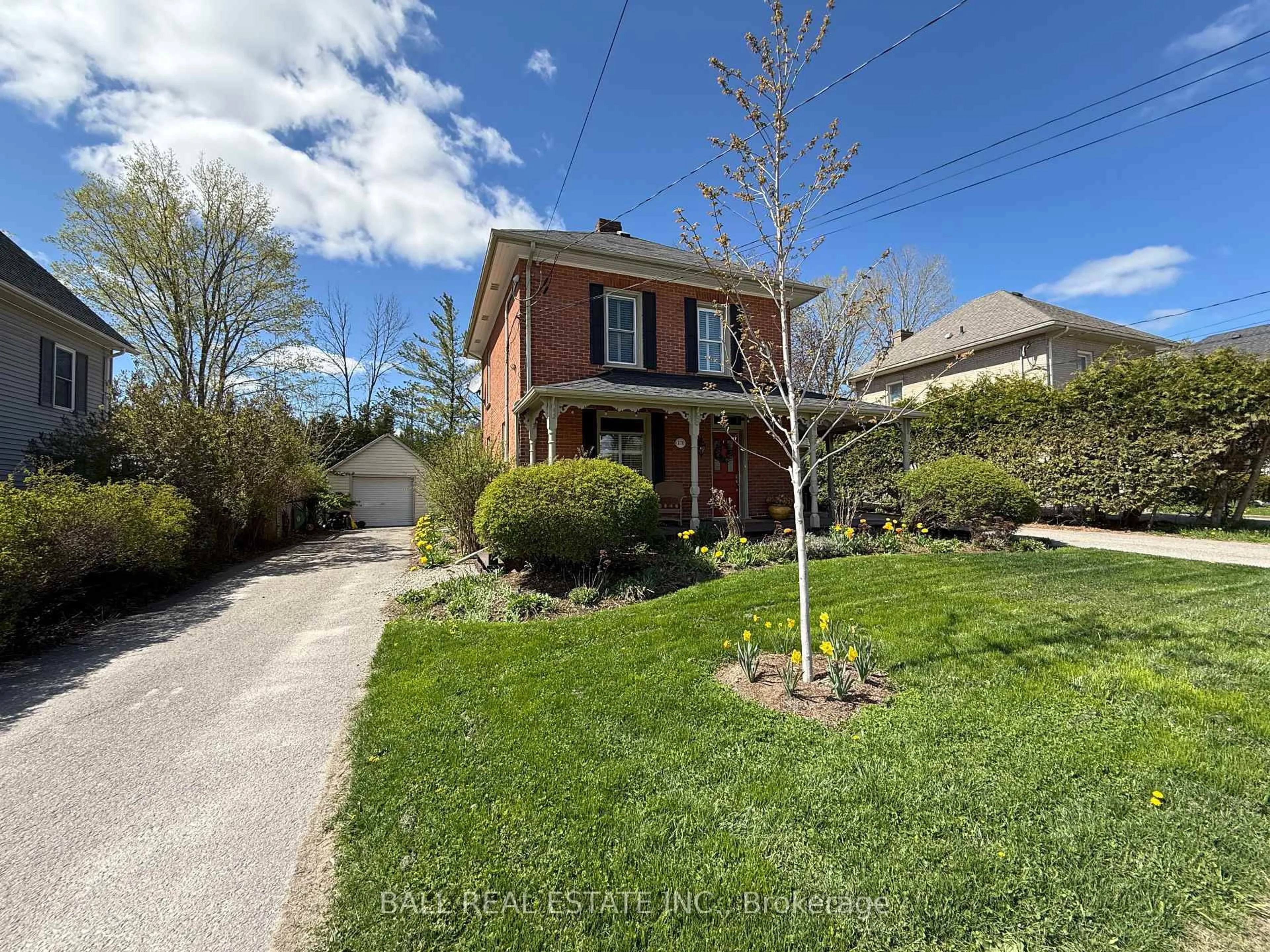 A pic from outside/outdoor area/front of a property/back of a property/a pic from drone, street for 170 Queen St, Selwyn Ontario K0L 2H0