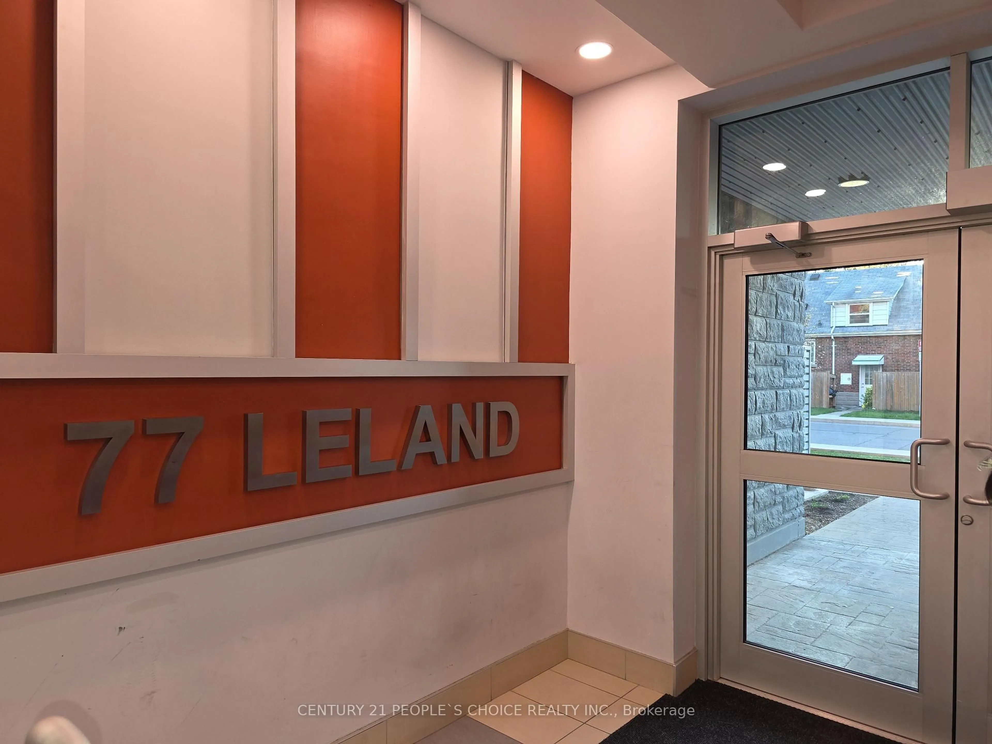 Indoor foyer for 77 Leland St #419, Hamilton Ontario L8S 3A1