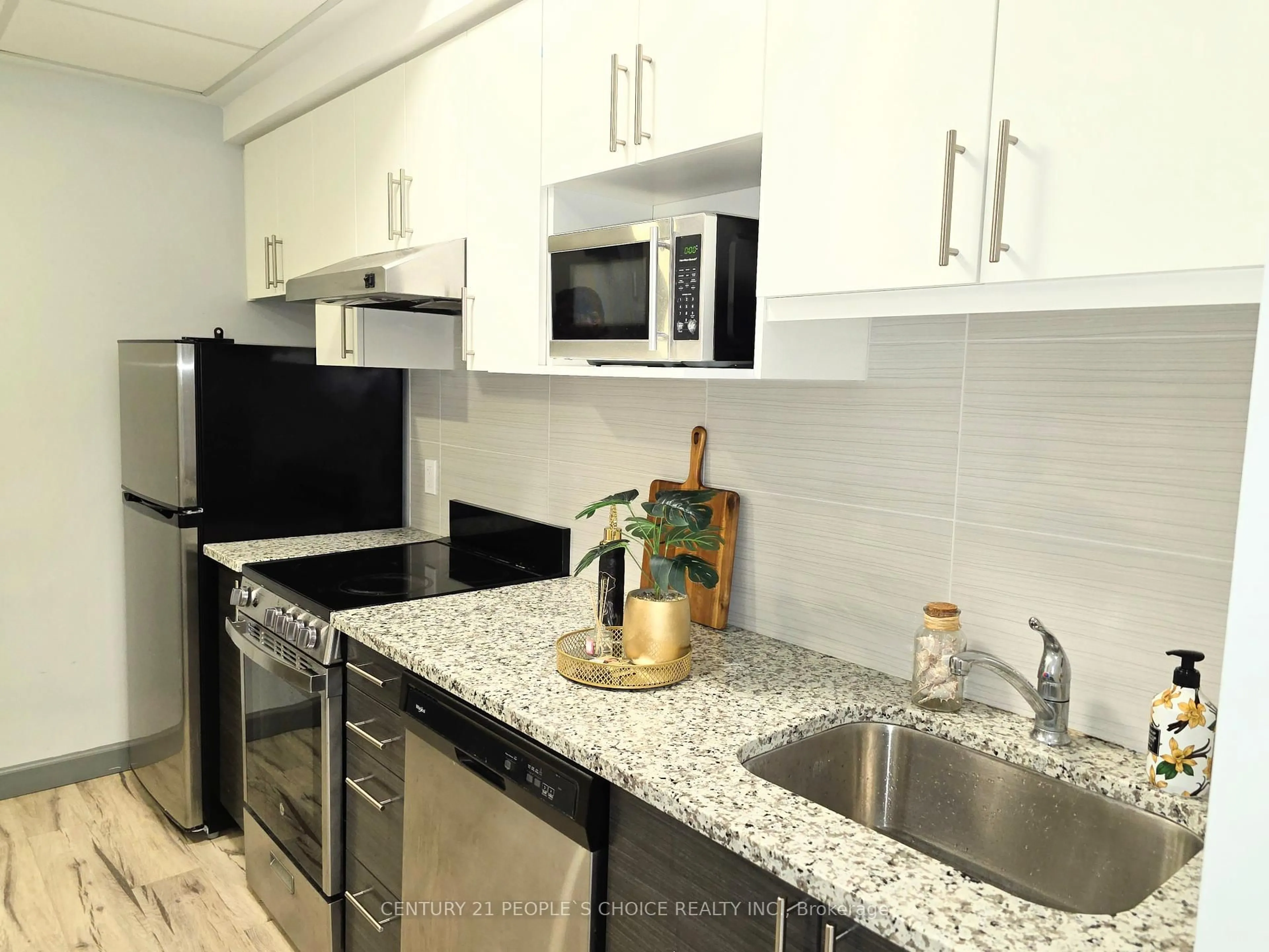 Standard kitchen, ceramic/tile floor for 77 Leland St #419, Hamilton Ontario L8S 3A1