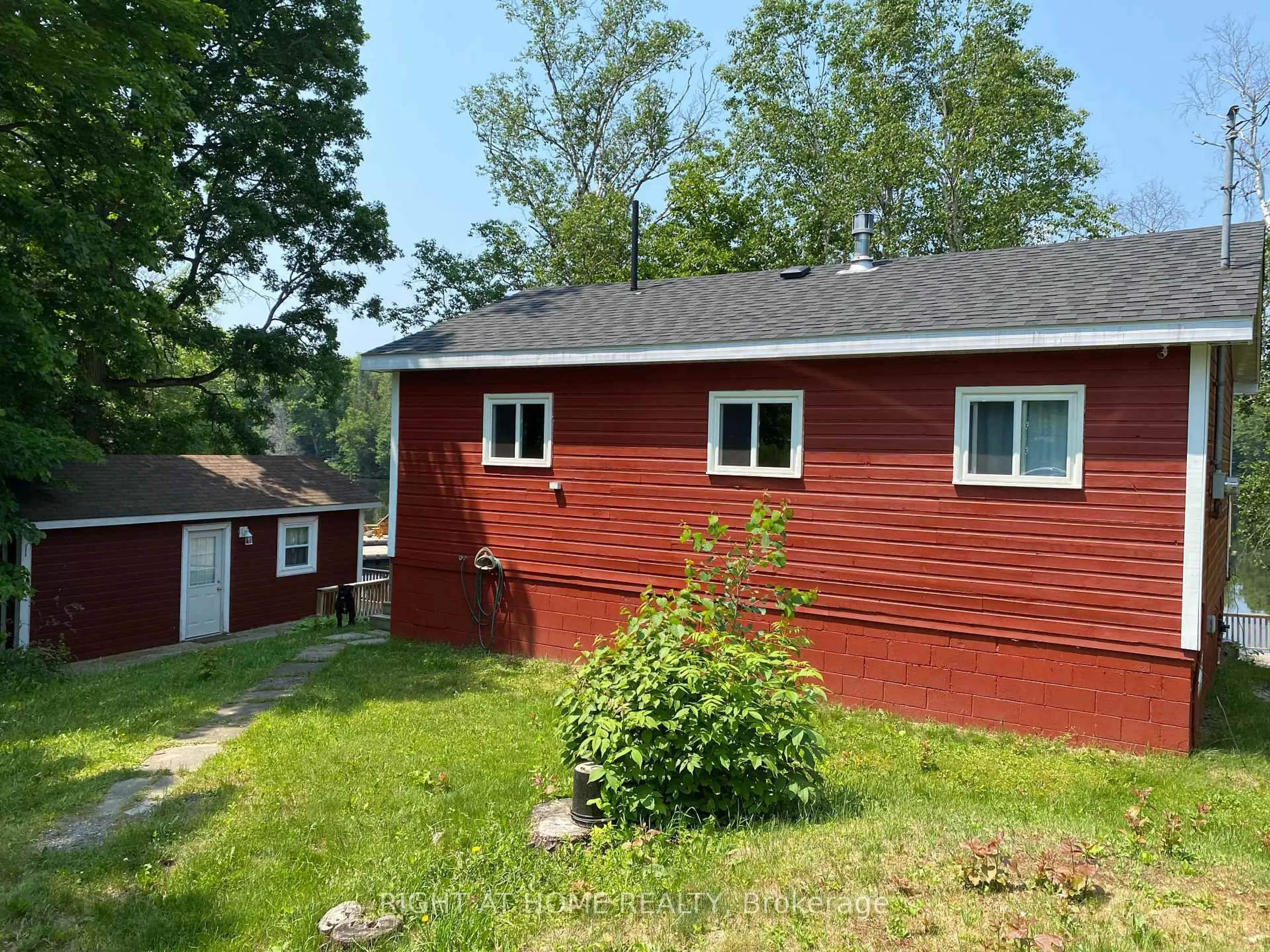 Shed for 104 Lakeside Dr, McKellar Ontario P2A 0B4
