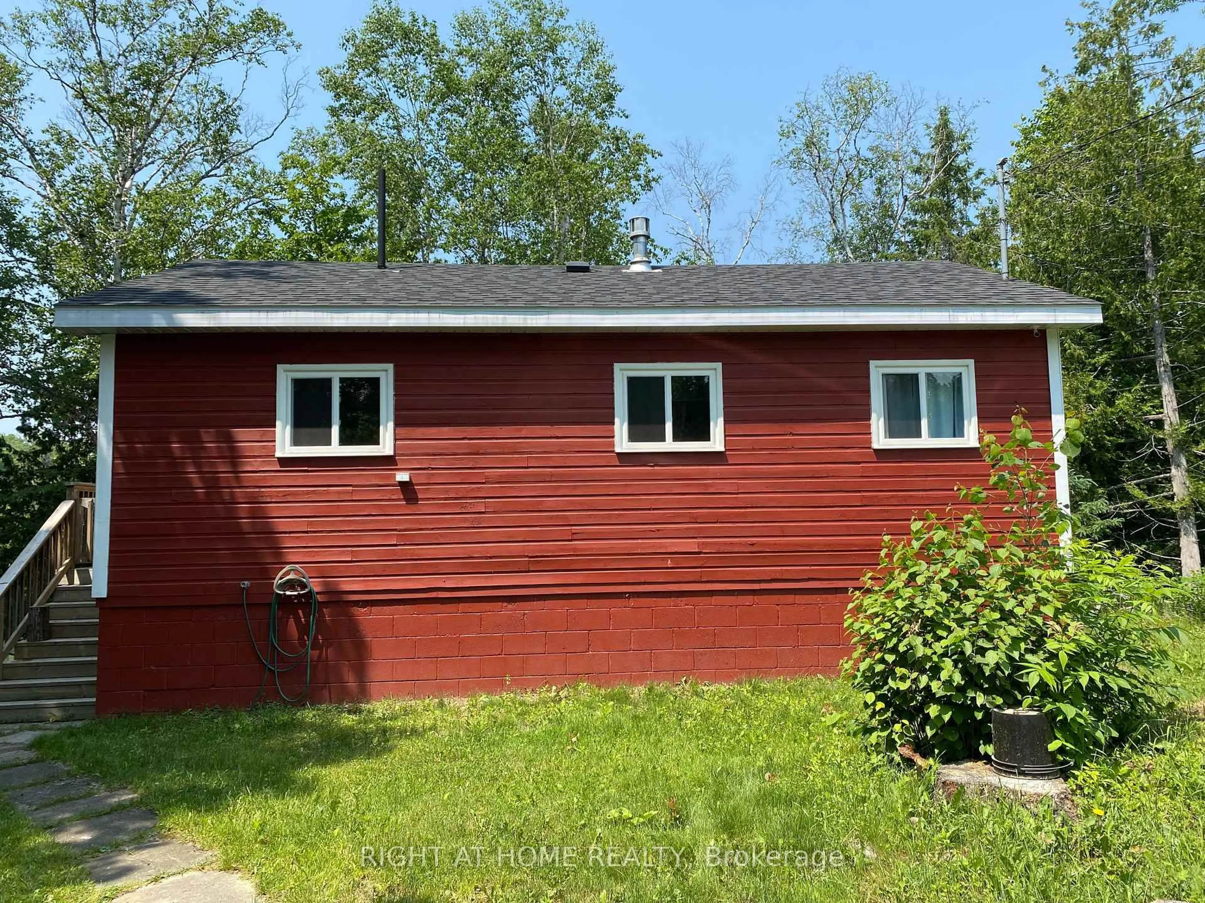 Shed for 104 Lakeside Dr, McKellar Ontario P2A 0B4
