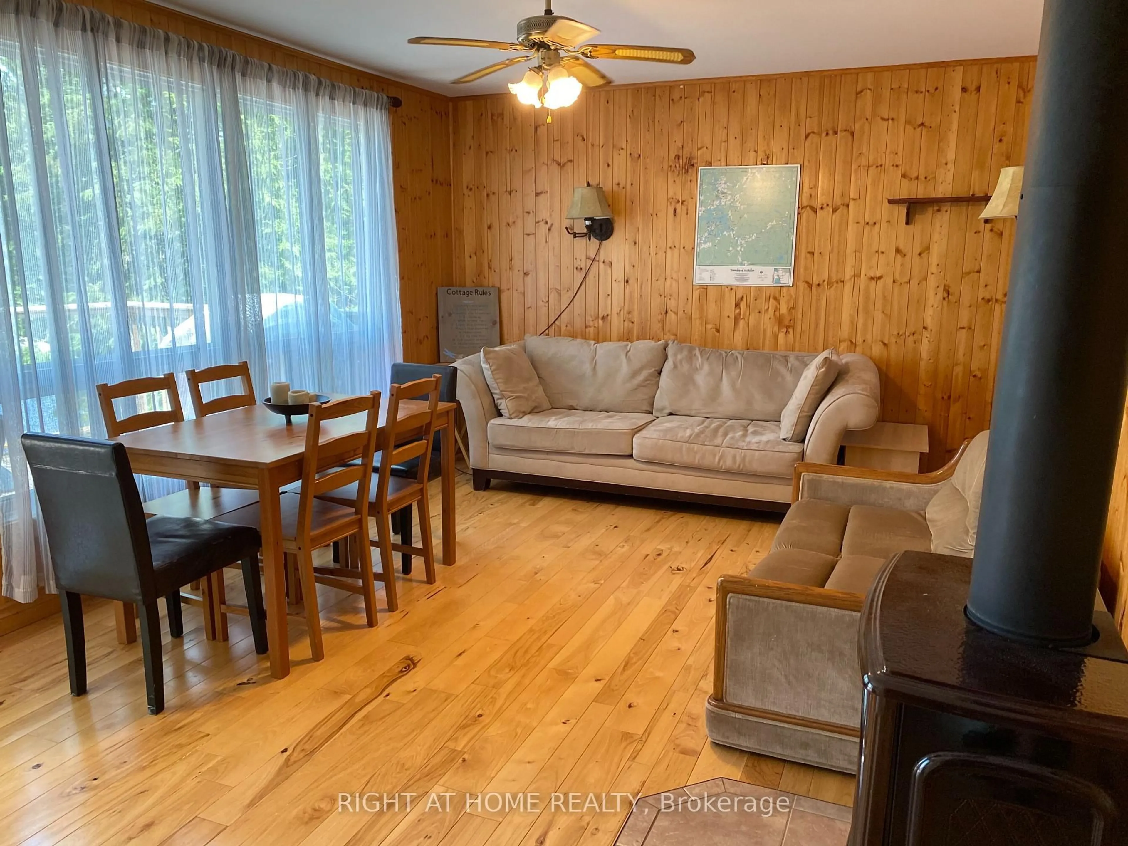 Living room with furniture, wood/laminate floor for 104 Lakeside Dr, McKellar Ontario P2A 0B4