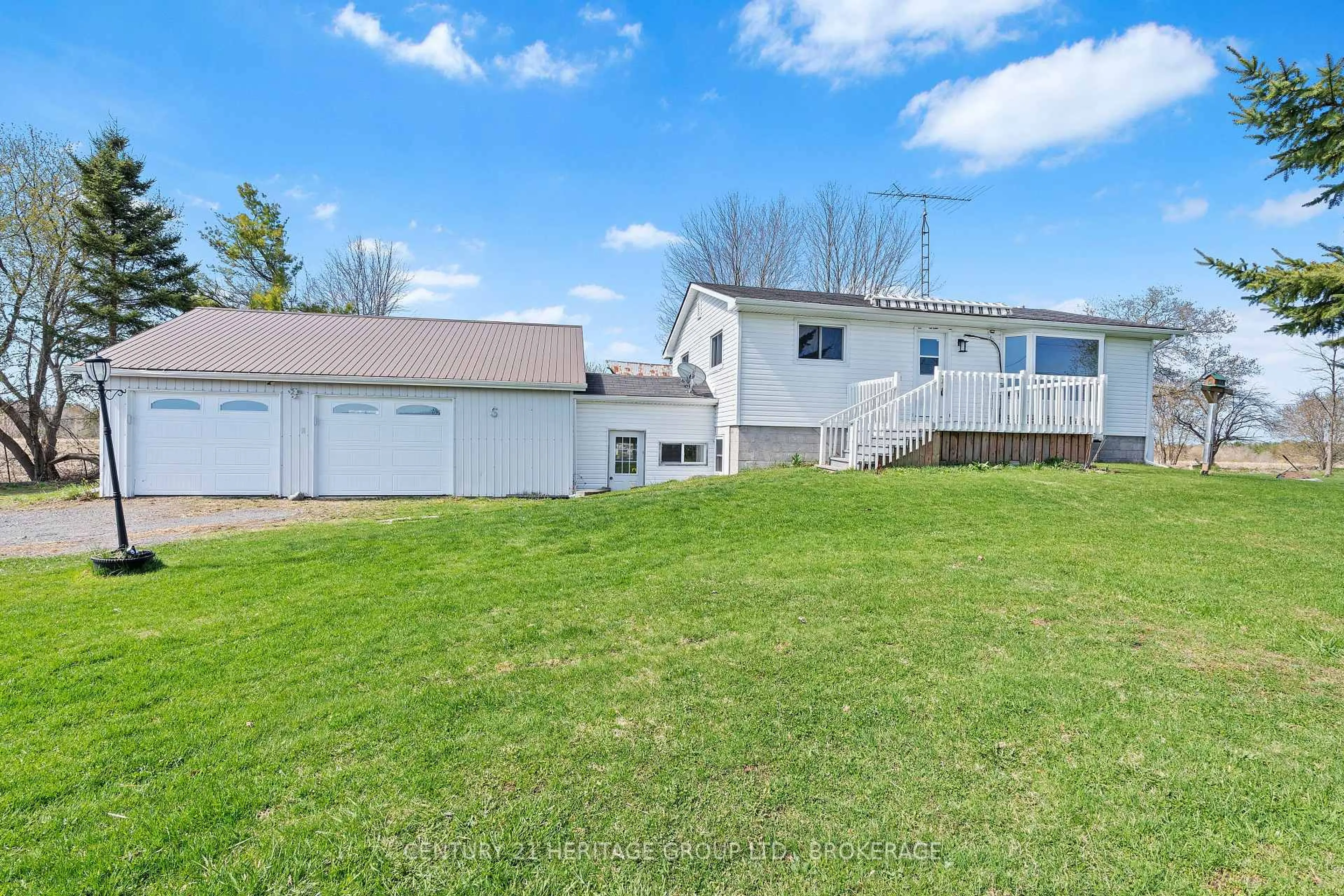 A pic from outside/outdoor area/front of a property/back of a property/a pic from drone, unknown for 2750 15 Highway, Rideau Lakes Ontario K0G 1E0