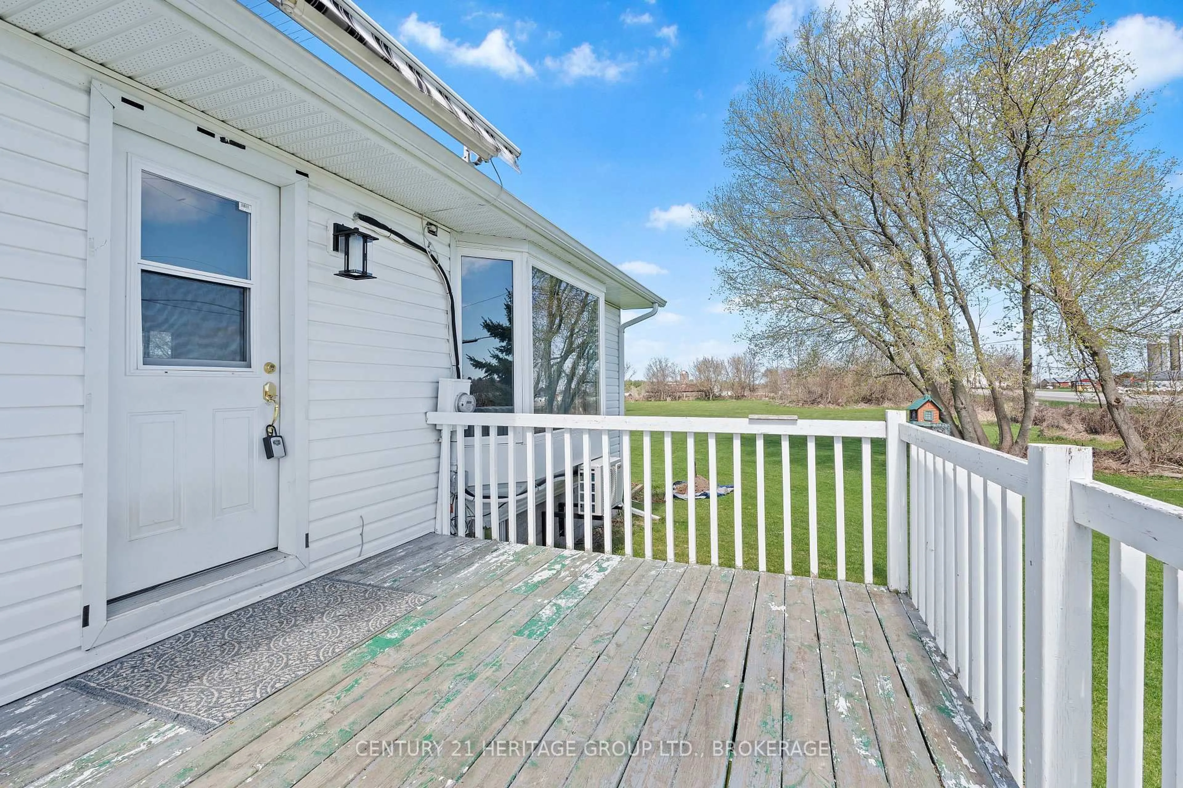 Patio, water/lake/river/ocean view for 2750 15 Highway, Rideau Lakes Ontario K0G 1E0