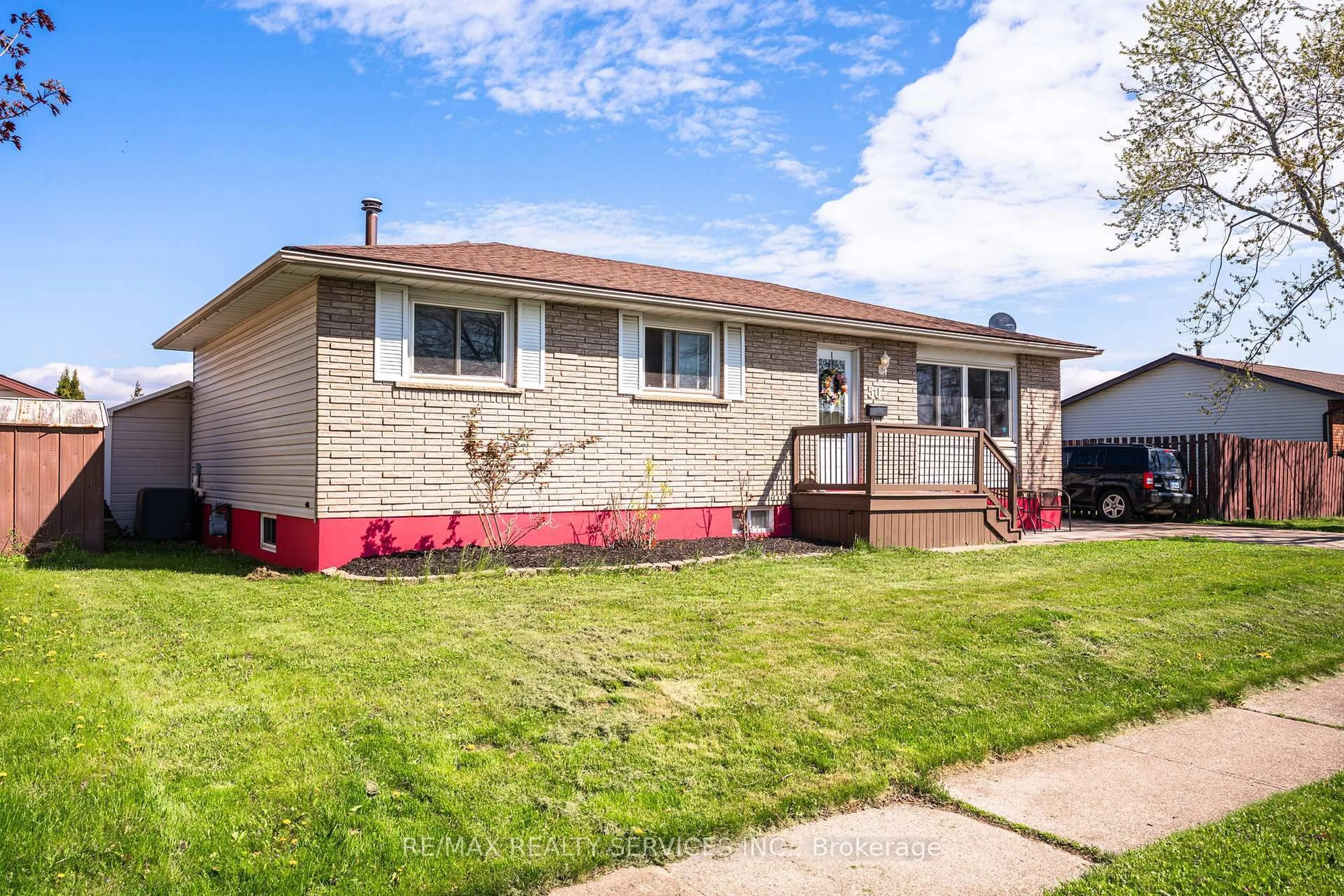 Home with vinyl exterior material, street for 50 Chantal Crt, Welland Ontario L3B 5V3