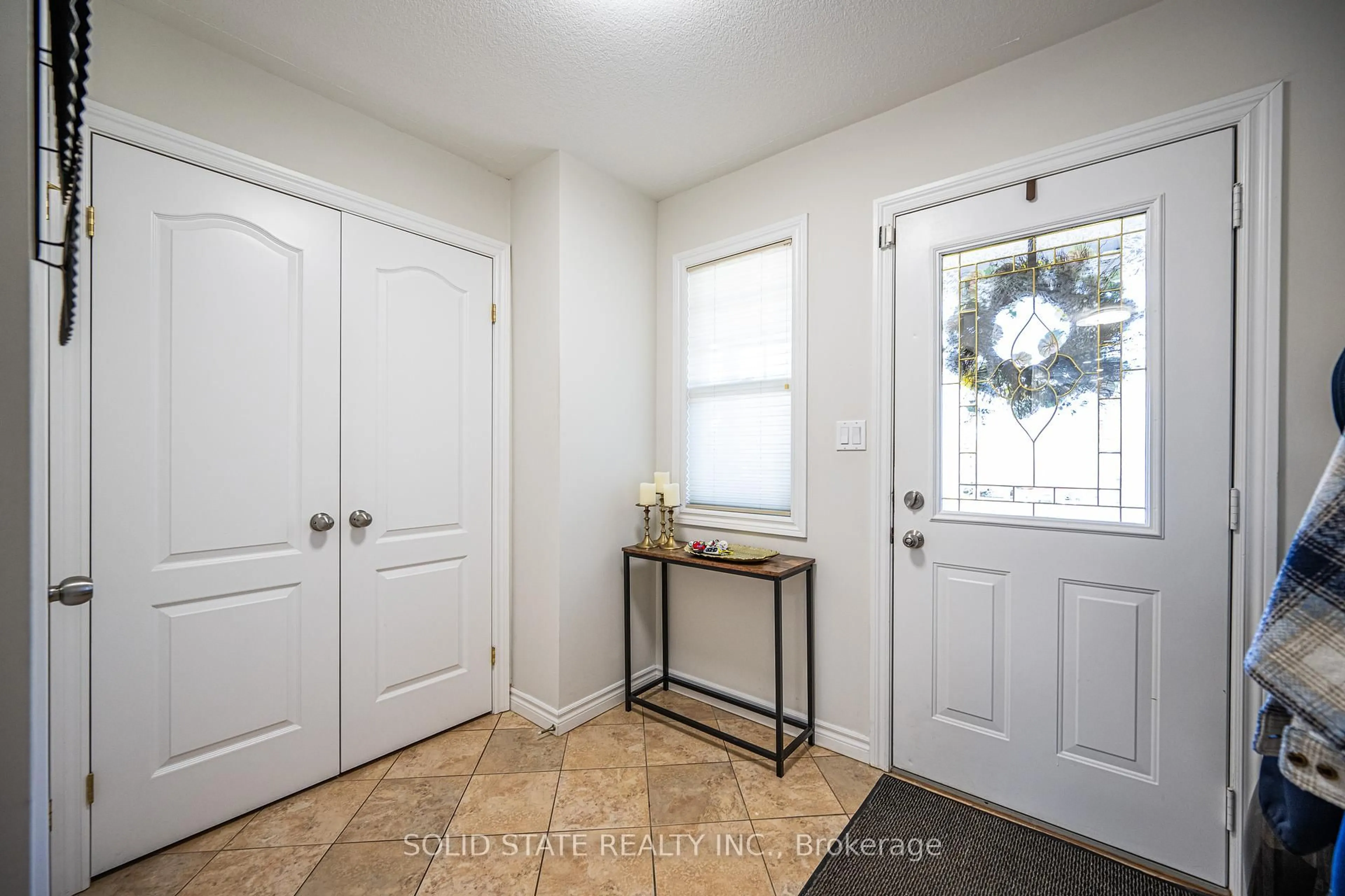 Indoor entryway for 17 Darnell Rd, Guelph Ontario N1G 5K4