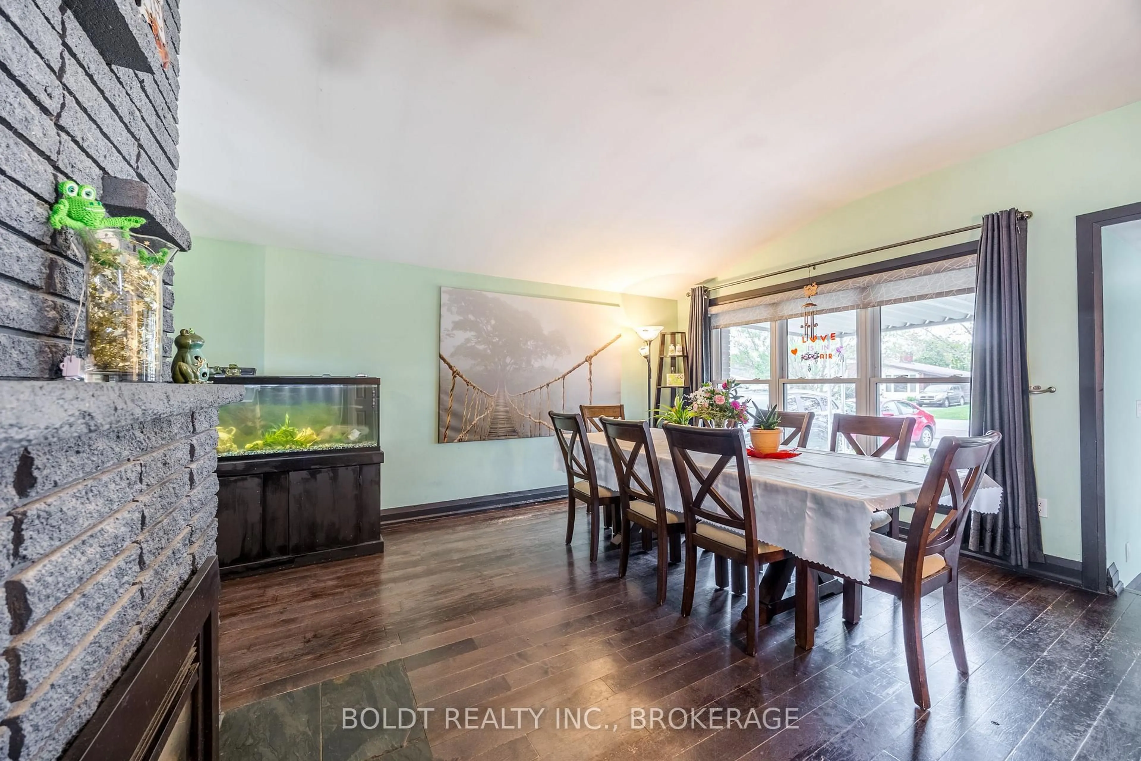 Dining room, wood/laminate floor for 67 Wakelin Terr, St. Catharines Ontario L2M 4K8