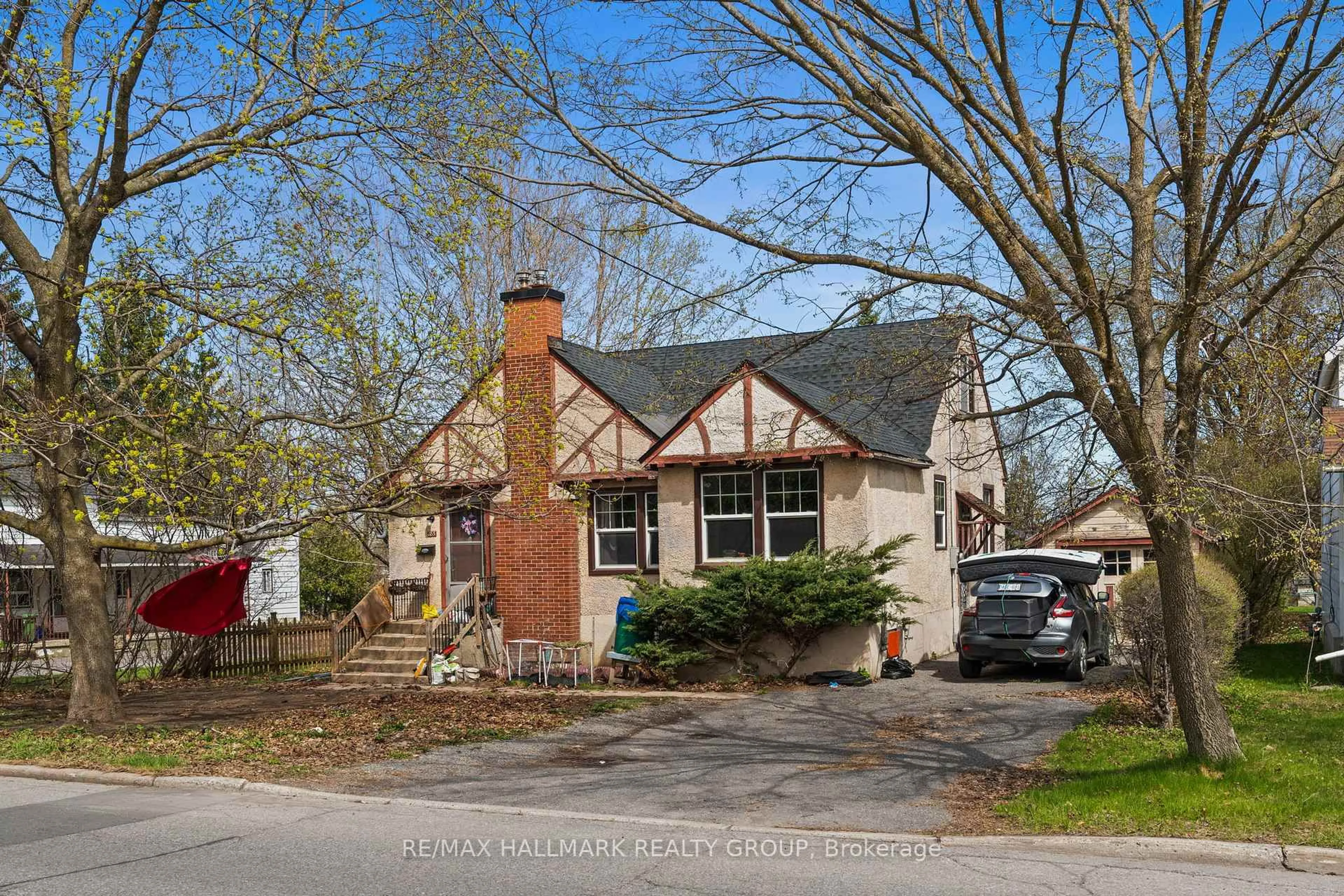 Home with brick exterior material, street for 279/285 Pleasant Park Rd, Ottawa Ontario K1H 5M7