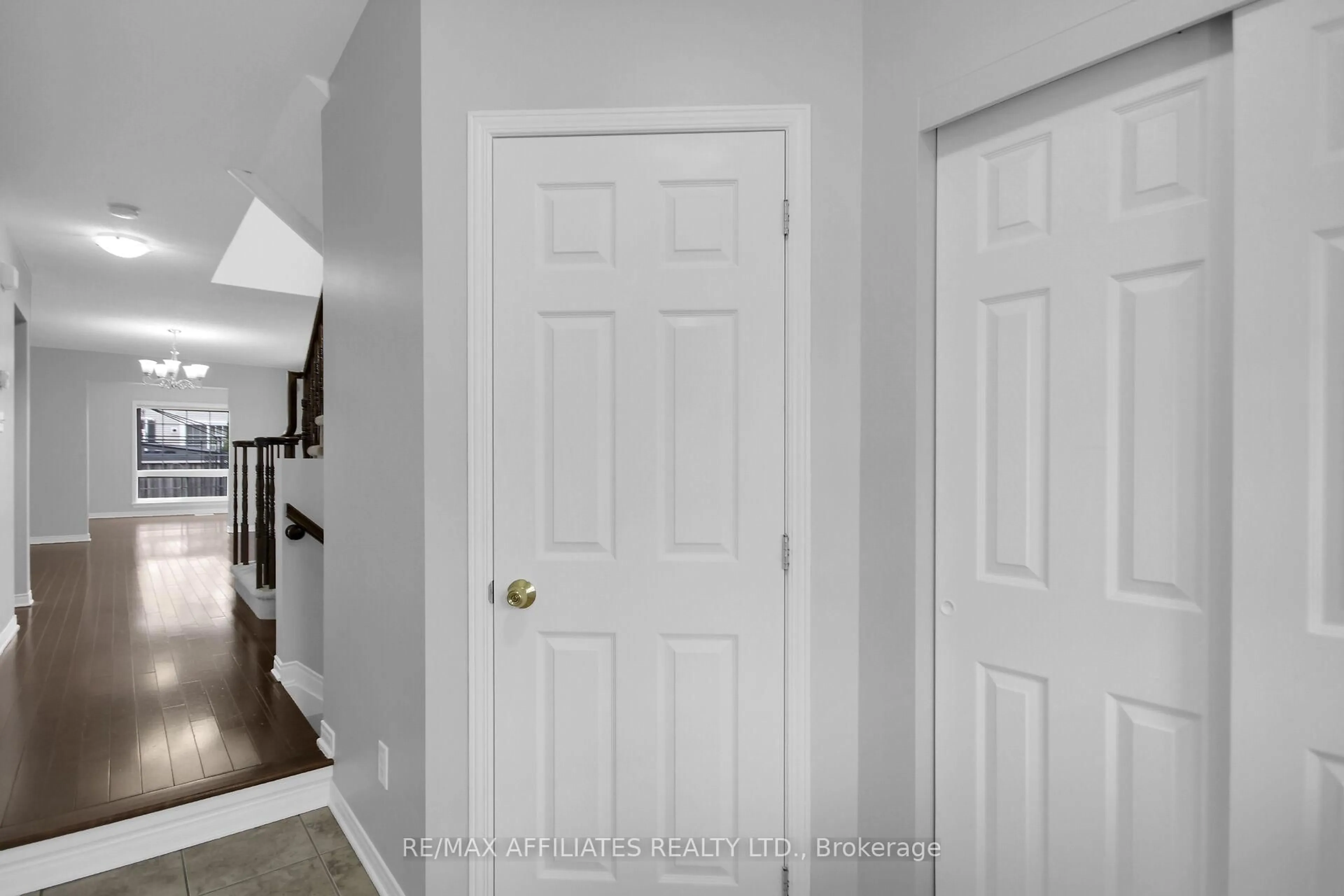 Indoor entryway for 116 Braddock Private, Ottawa Ontario K2J 0E7