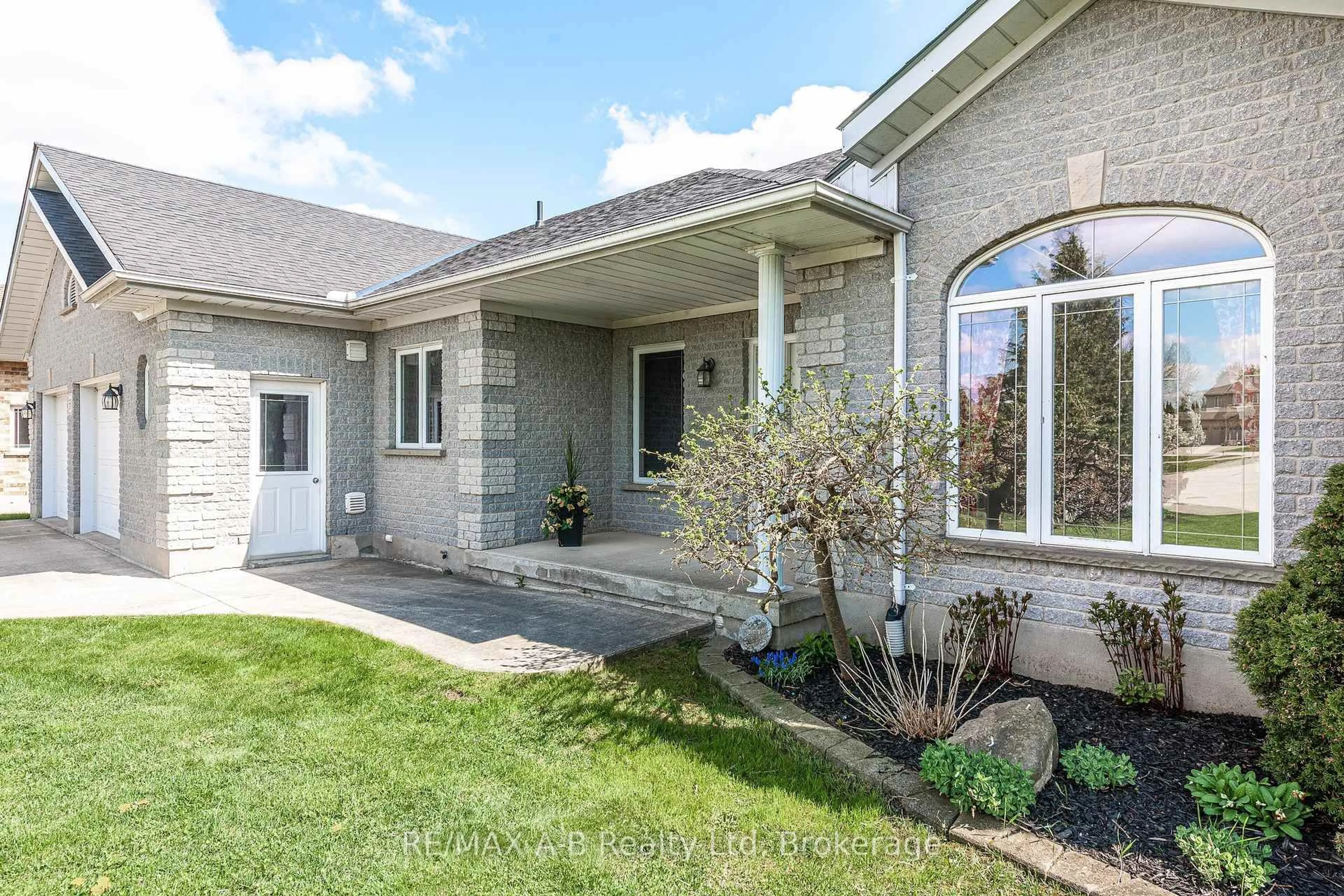 Unknown for 153 Thamesview Cres, St. Marys Ontario N4X 1E1