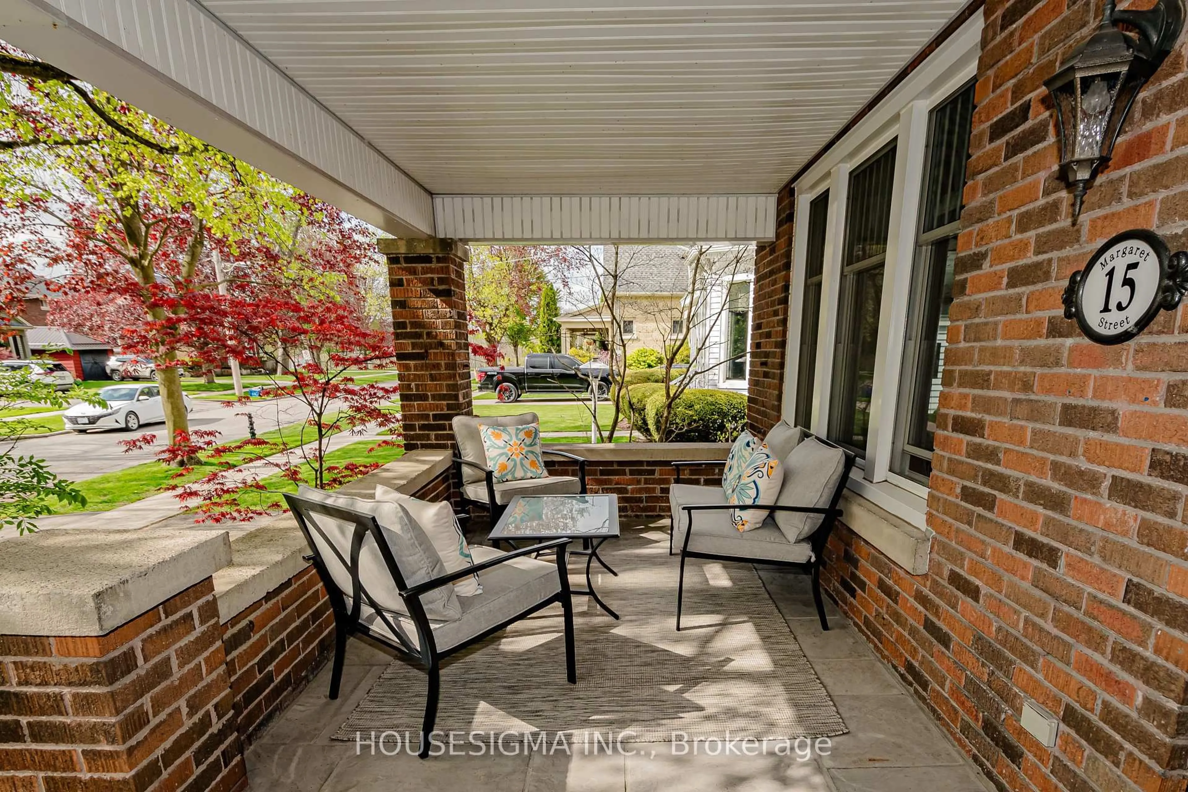 Patio, street for 15 Margaret St, St. Thomas Ontario N5R 3H6