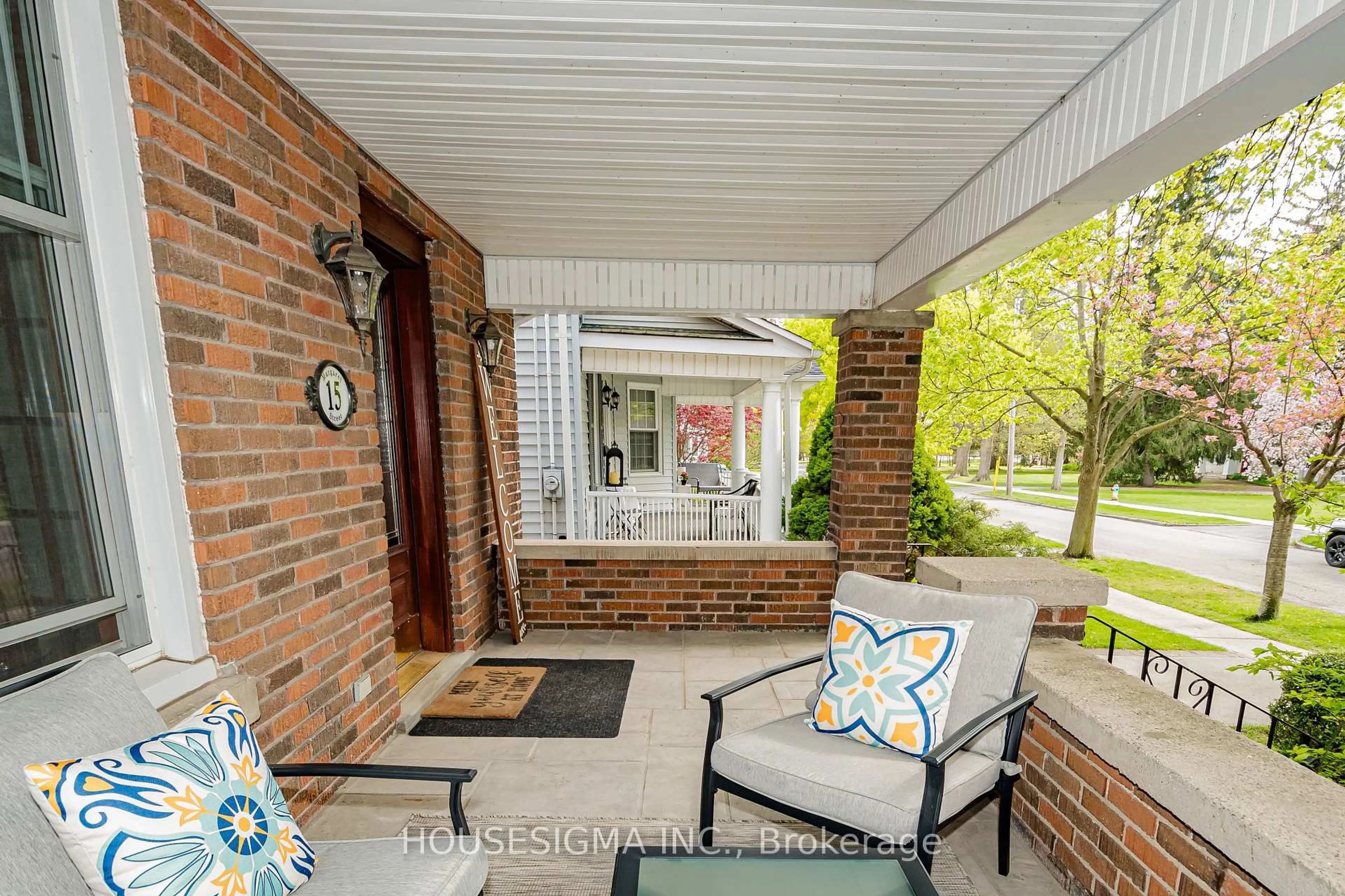 Patio, street for 15 Margaret St, St. Thomas Ontario N5R 3H6