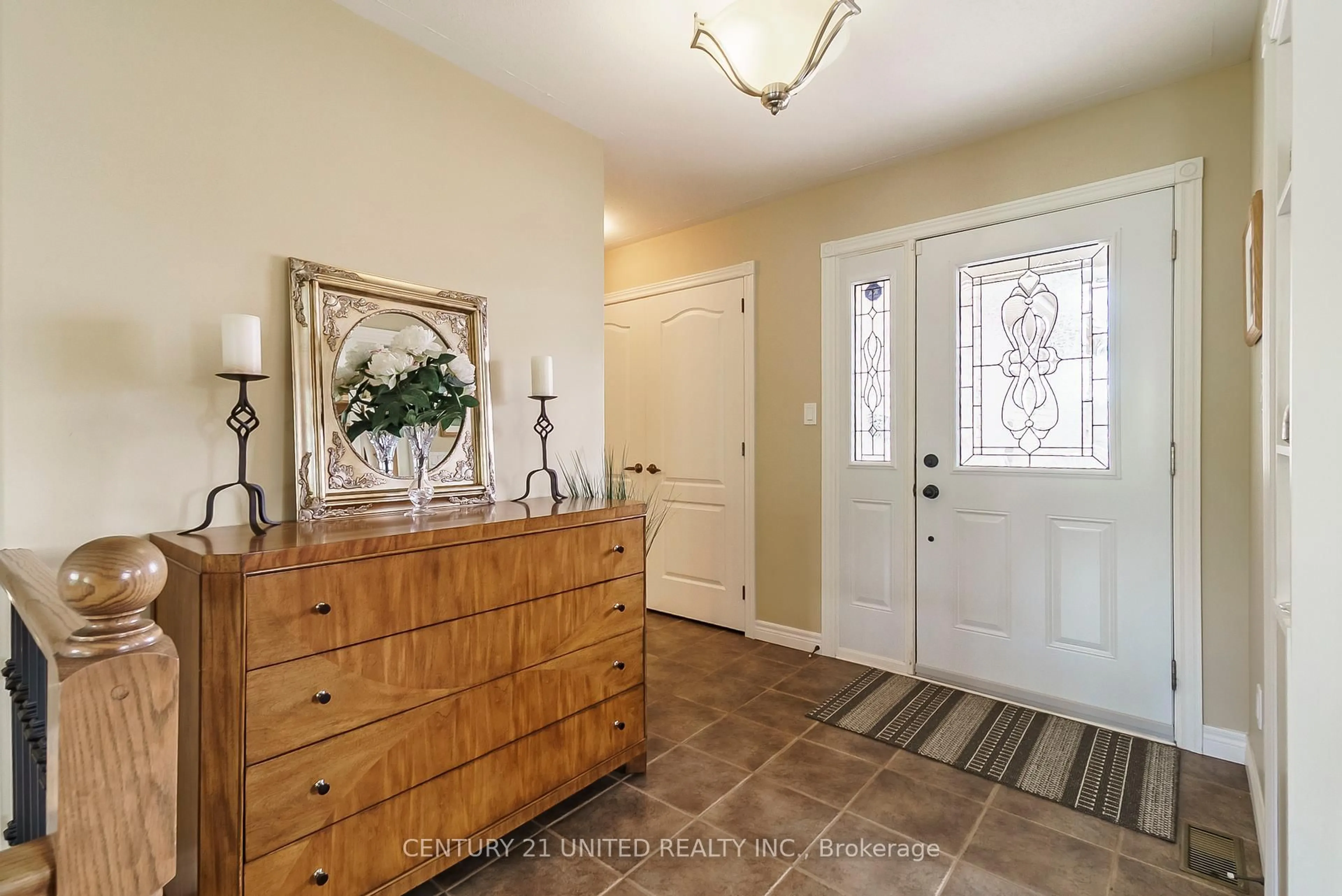 Indoor entryway for 227 Carnegie Ave #4, Peterborough North Ontario K9L 0B3