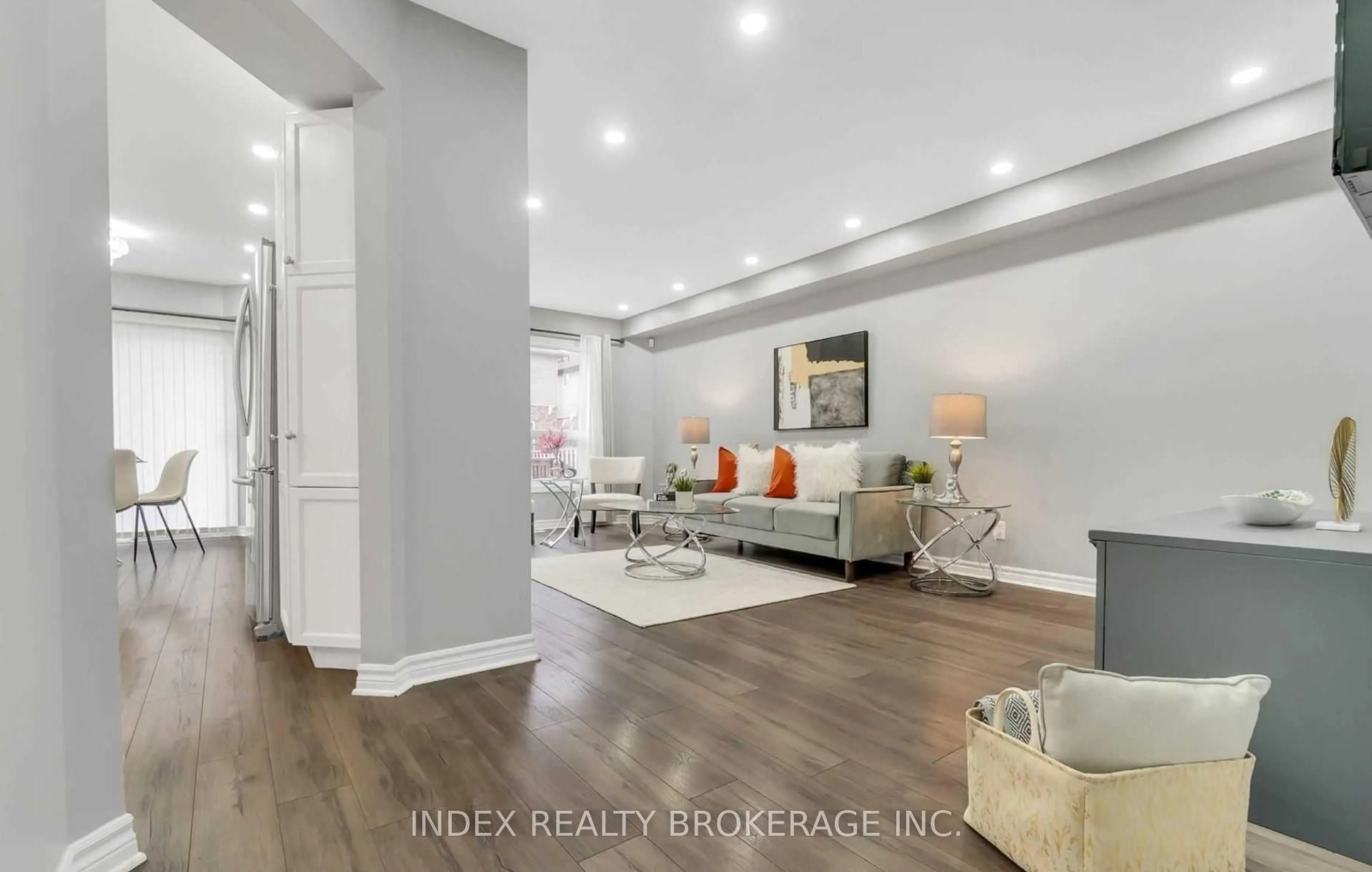 Indoor entryway for 3389 Georgeheriot Lane, London South Ontario N6L 0A5