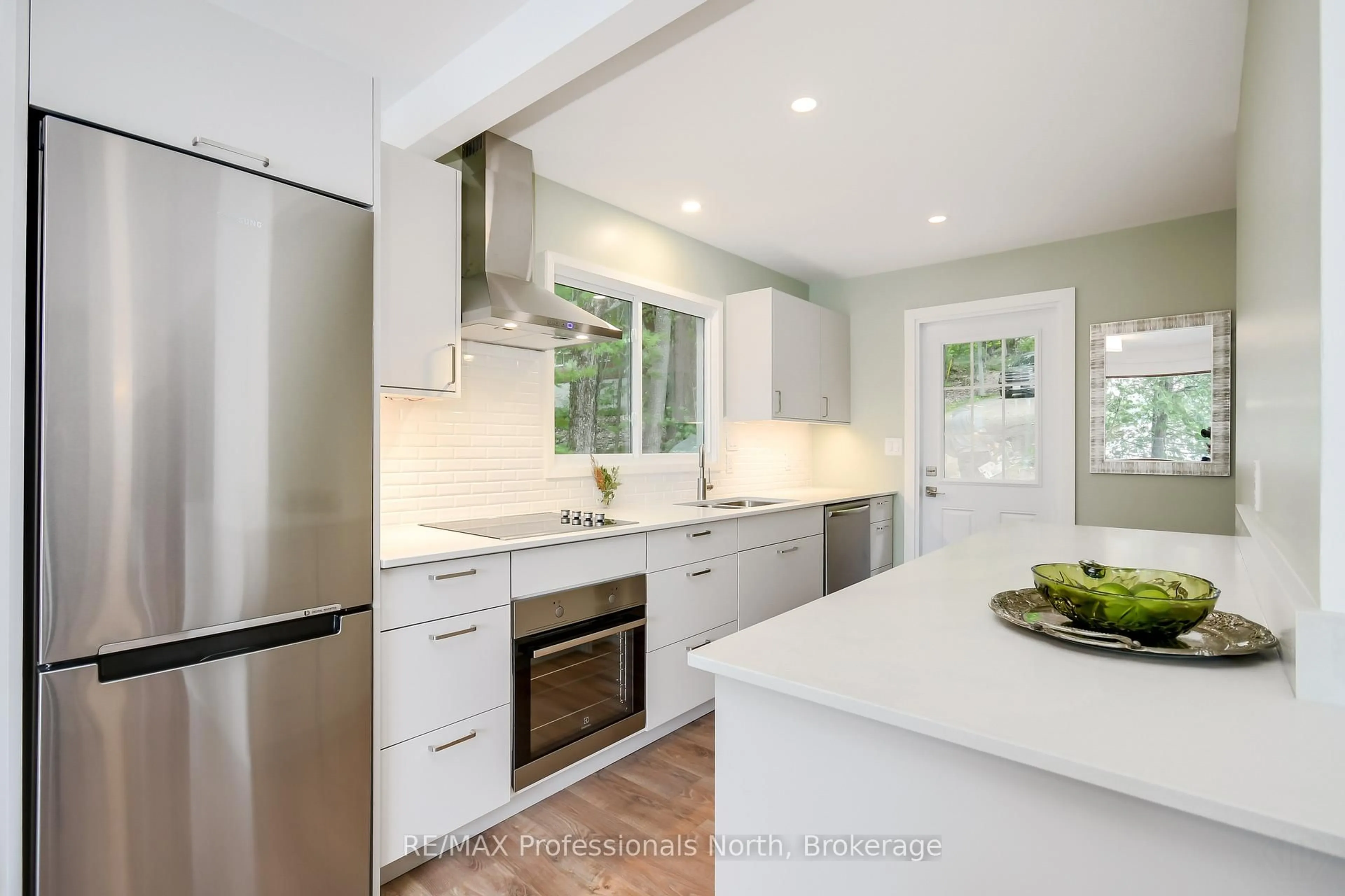 Contemporary kitchen, unknown for 1158 Shea Rd #23, Muskoka Lakes Ontario P0B 1M0