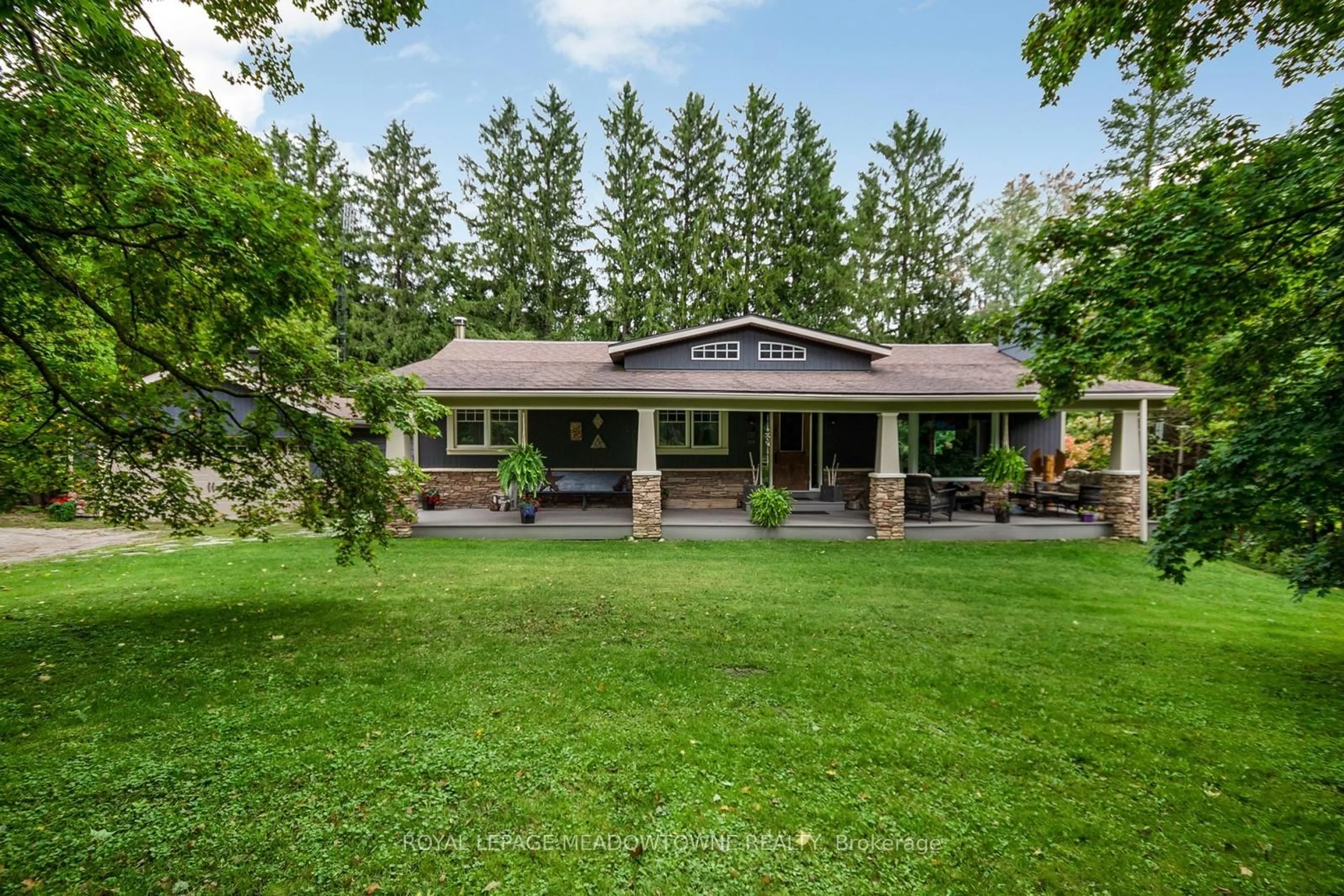 A pic from outside/outdoor area/front of a property/back of a property/a pic from drone, unknown for 5977 Fifth Line, Erin Ontario N0B 1Z0