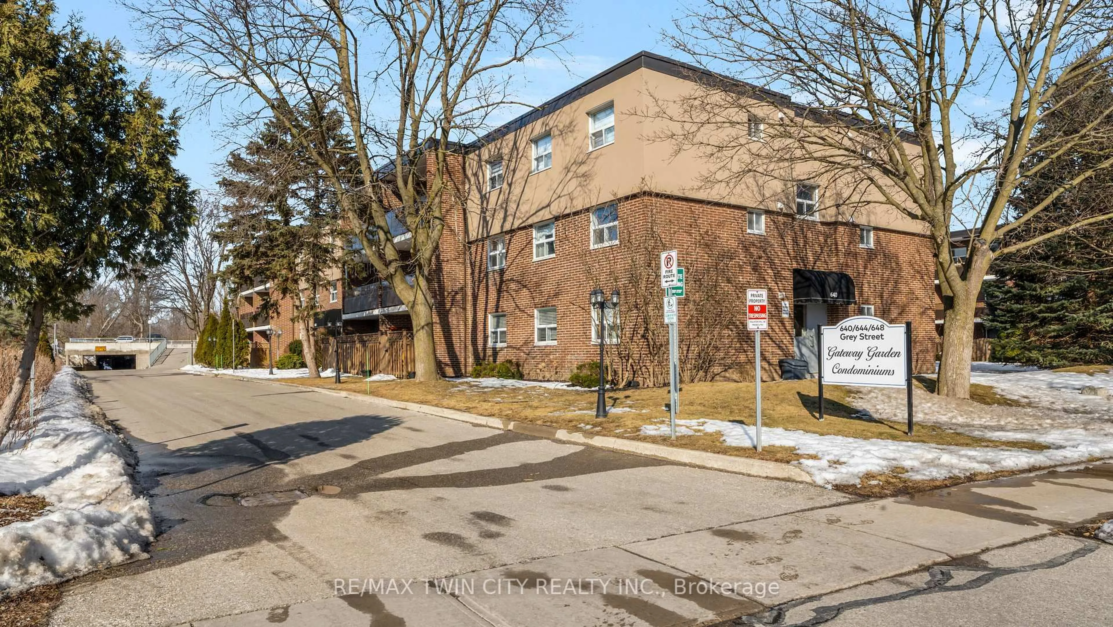 Unknown for 640 Grey St, Brantford Ontario N3S 4Y3