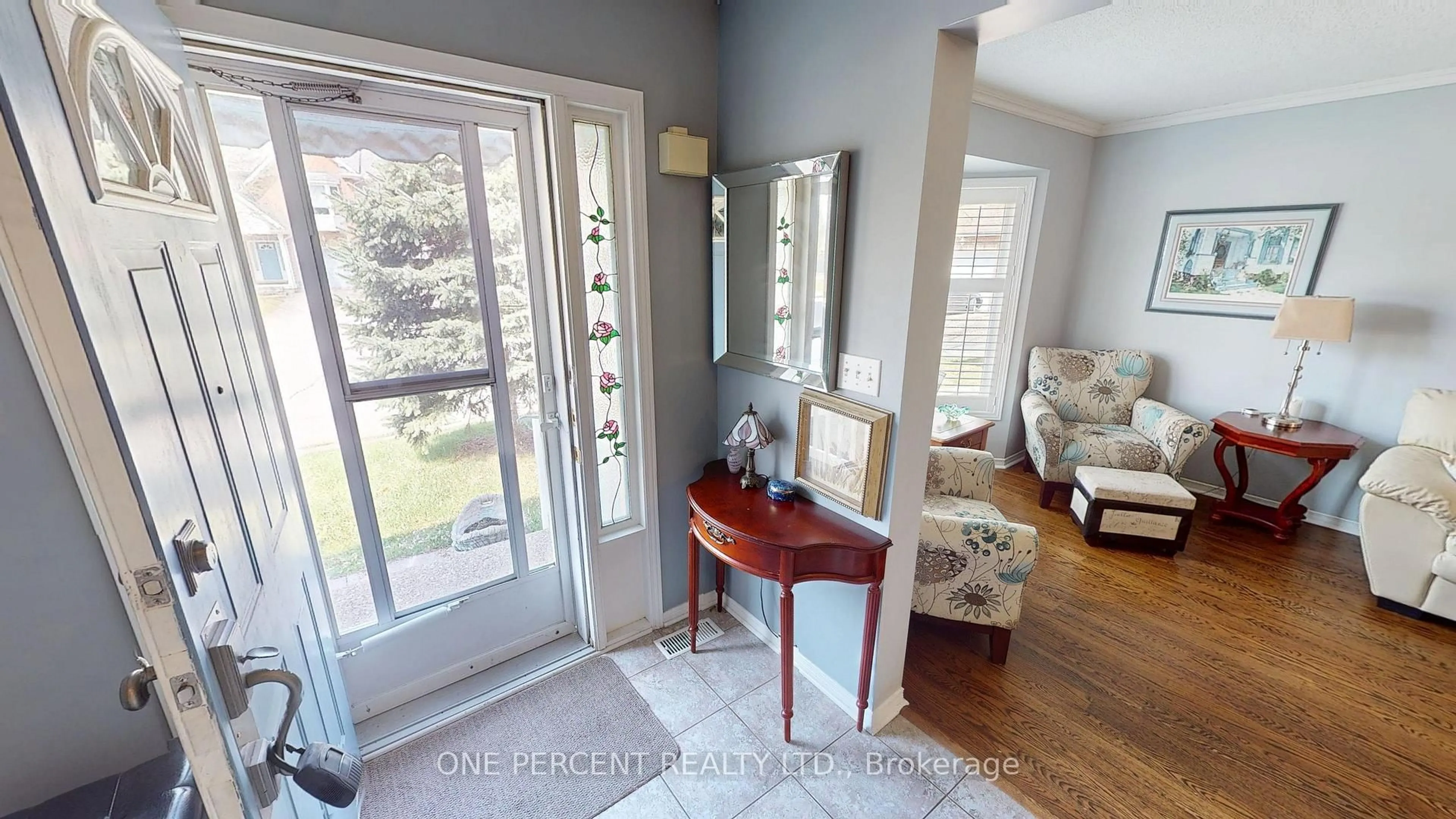 Indoor entryway for 9 Hunters Crt, Pelham Ontario L0S 1E4