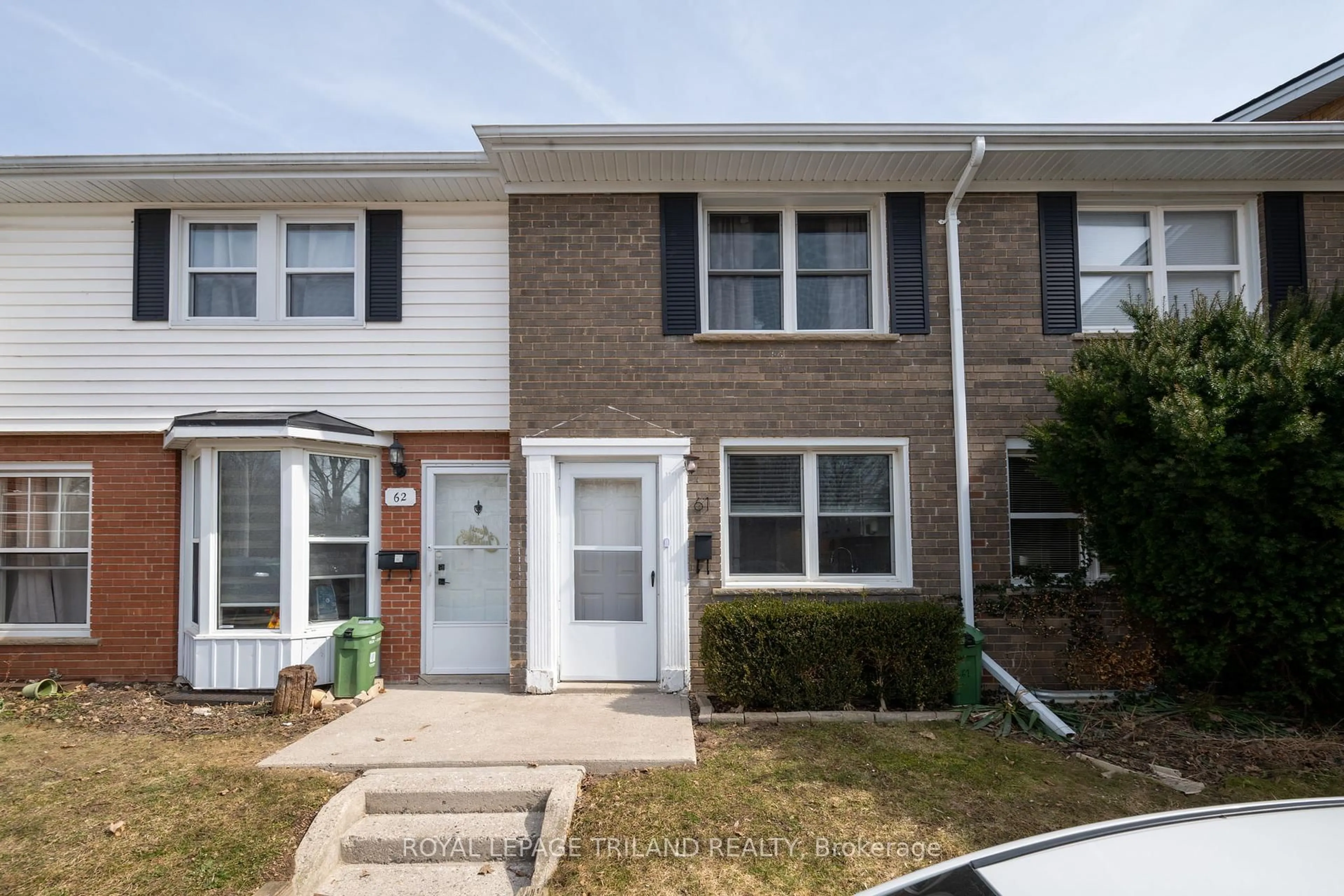 Home with vinyl exterior material, street for 61 Arbour Glen Cres, London East Ontario N5Y 1Z9