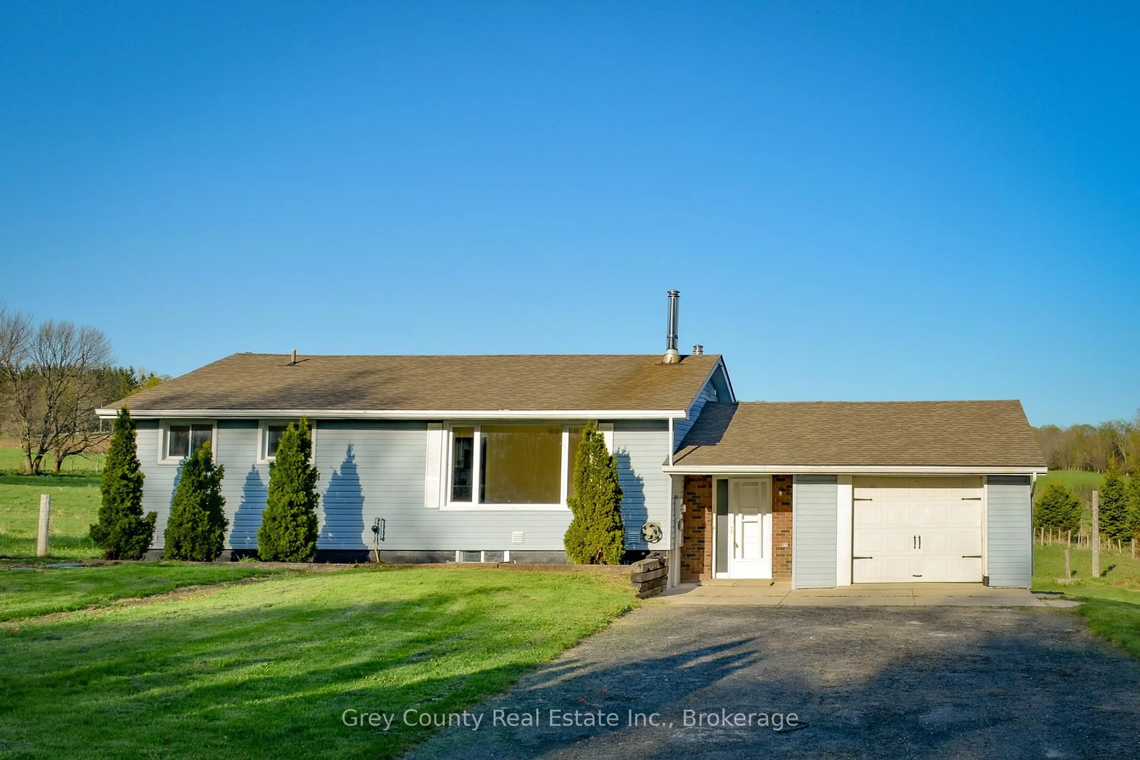 Home with vinyl exterior material, street for 617159 GREY ROAD 29 N/A, Meaford Ontario N0H 1E0