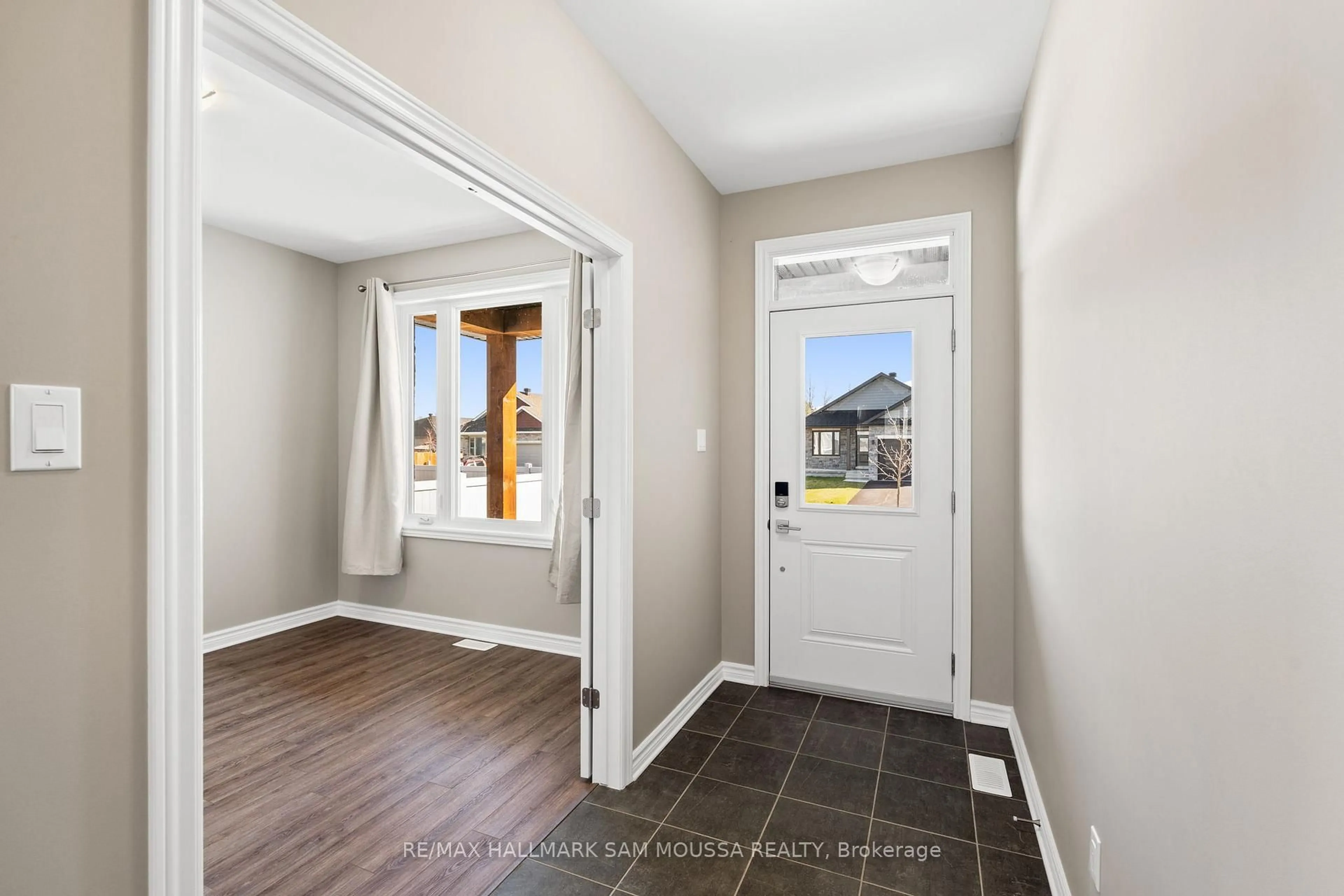 Indoor entryway for 664 Bracewell St, Almonte Ontario K0A 1A0