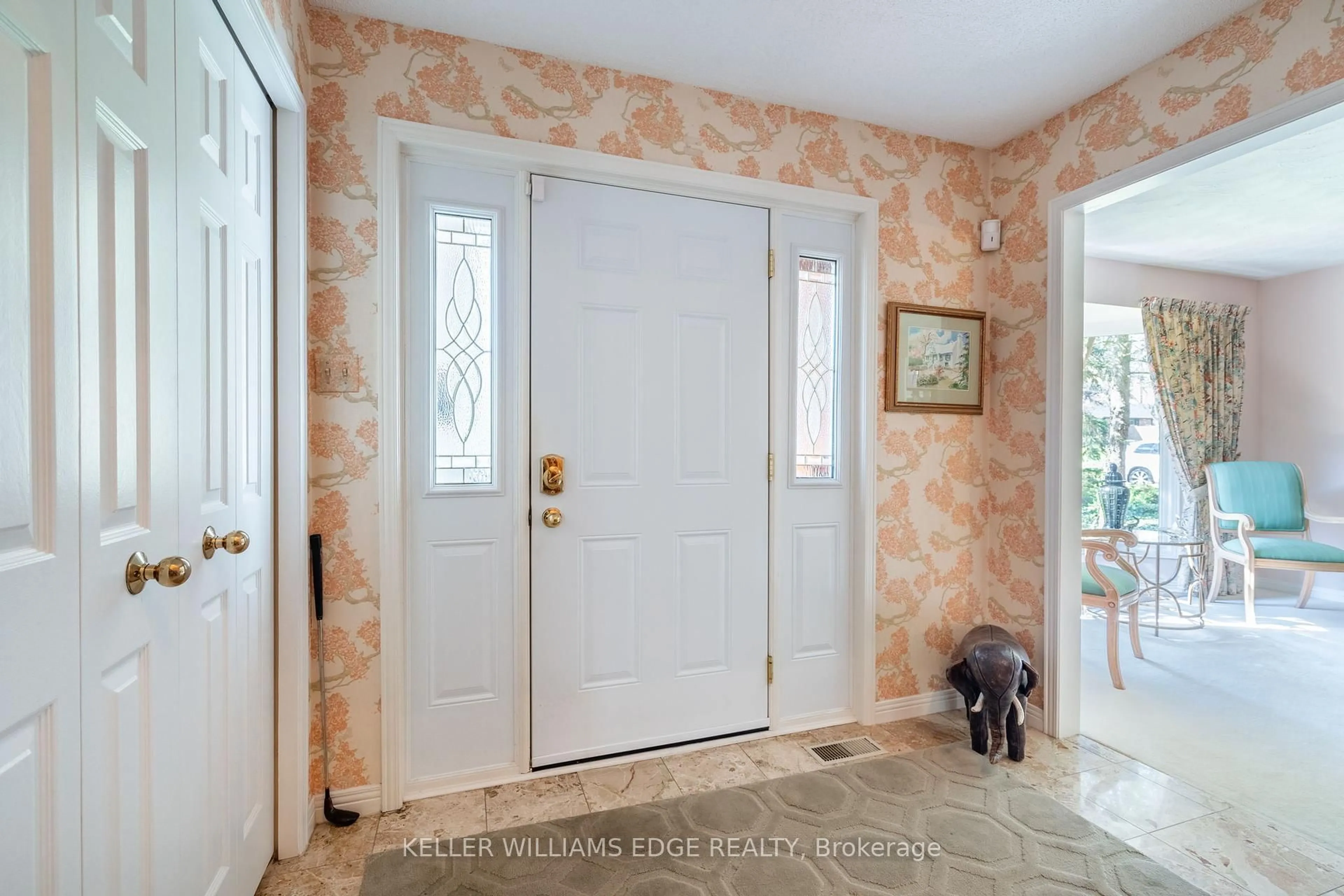 Indoor entryway for 322 Lloyminn Ave, Hamilton Ontario L9G 3X4