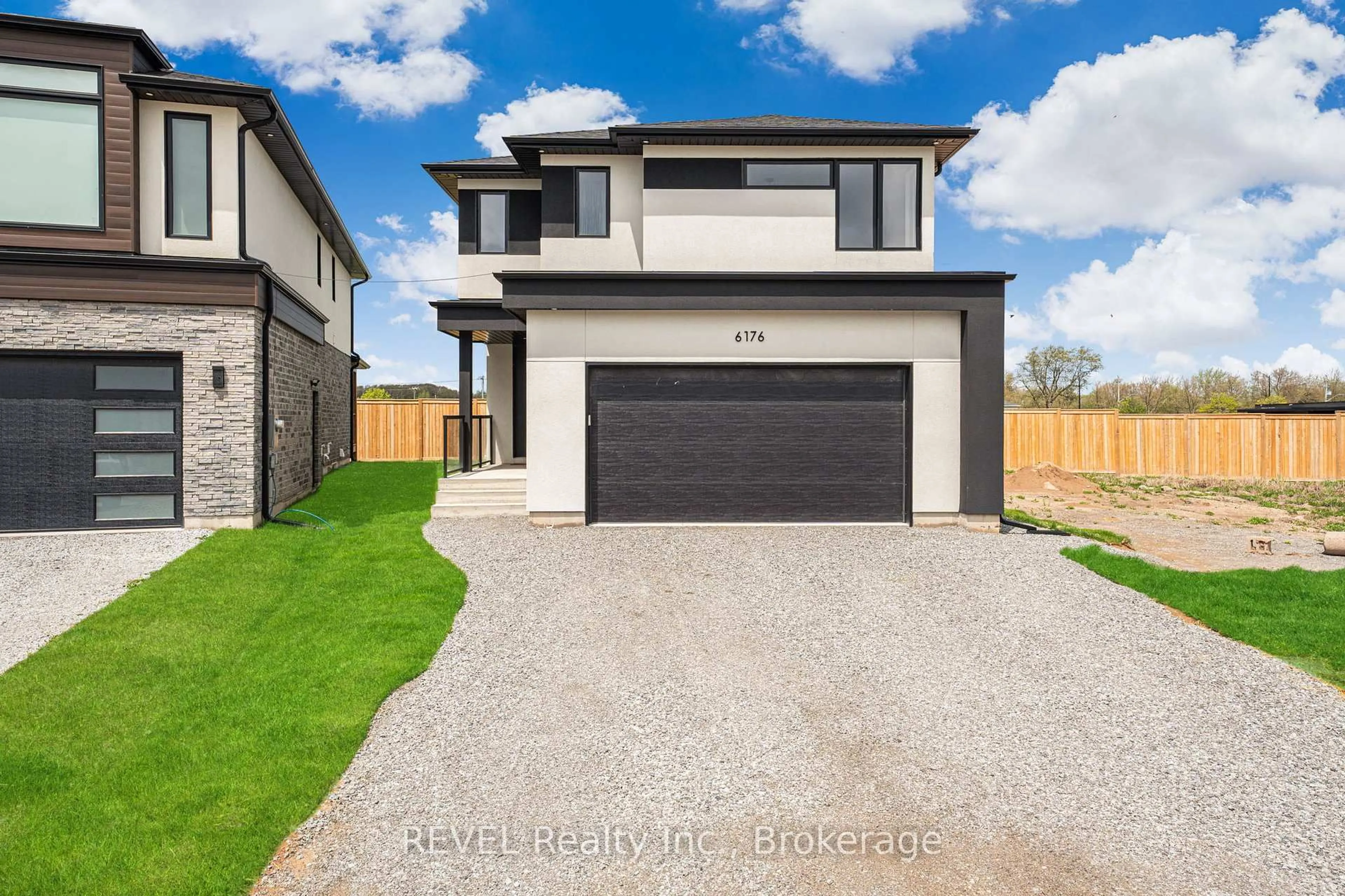A pic from outside/outdoor area/front of a property/back of a property/a pic from drone, street for 6176 Curlin Cres, Niagara Falls Ontario L2H 3W8