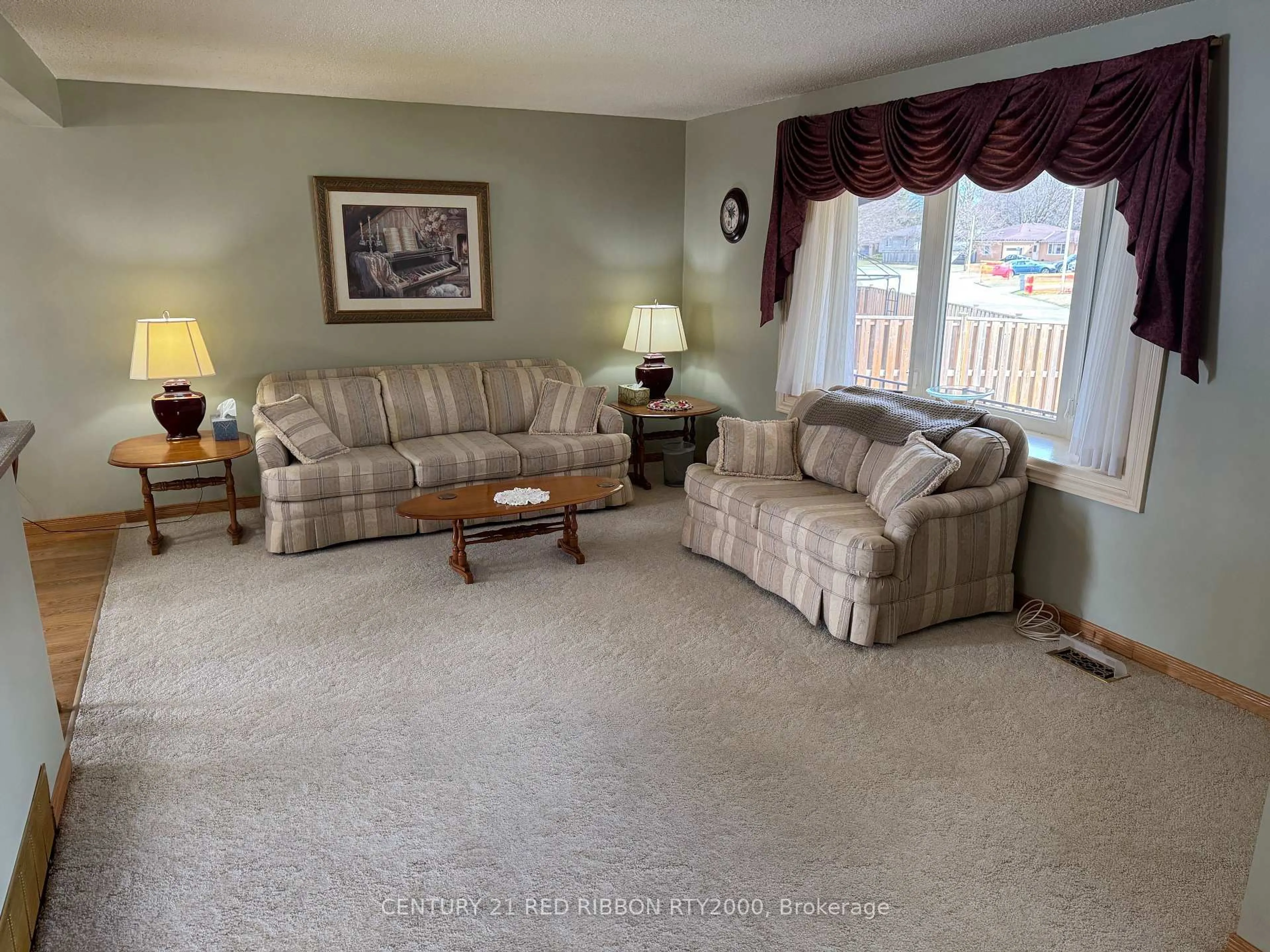 Living room with furniture, unknown for 334 Helen Dr, Strathroy-Caradoc Ontario N7G 3M3