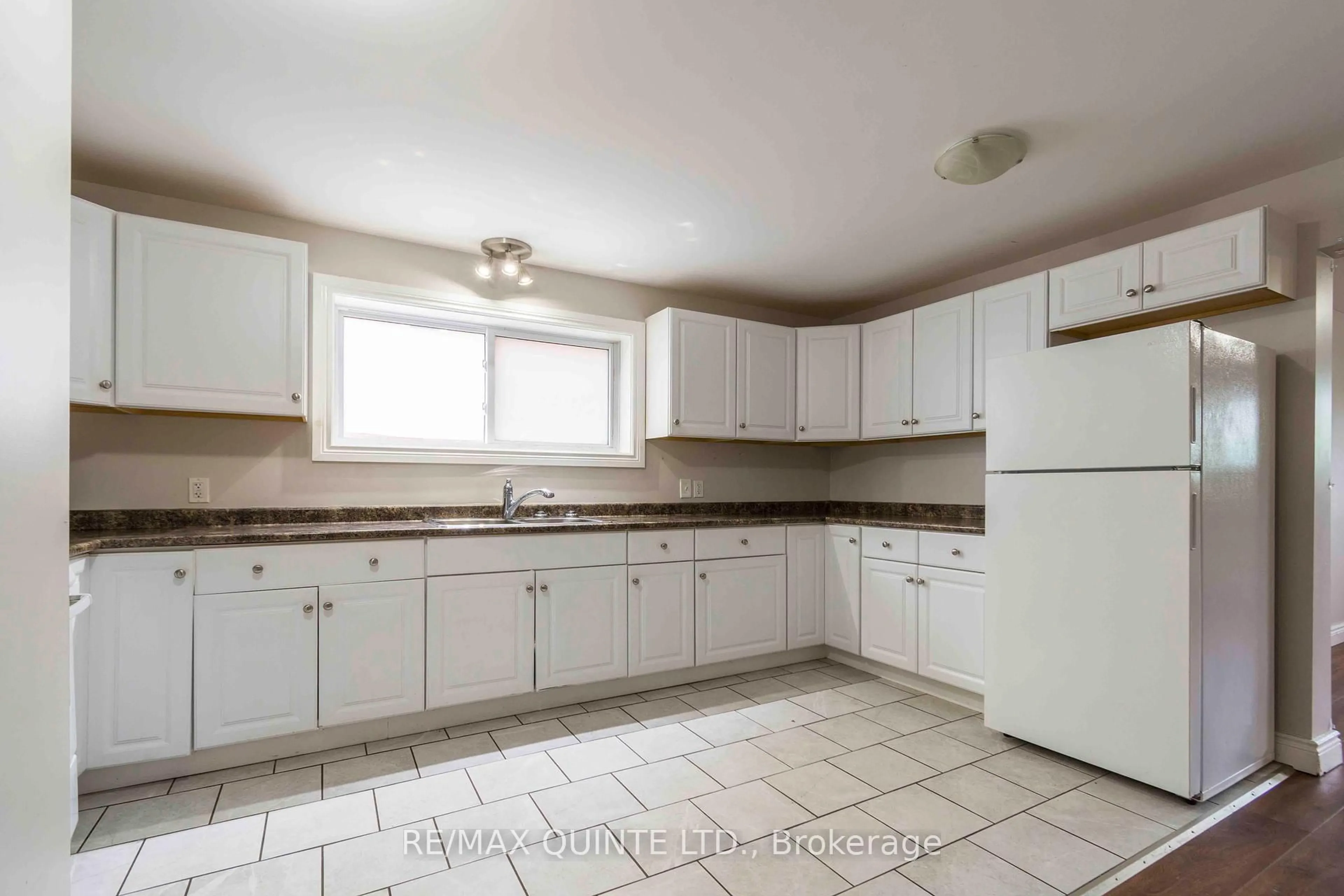 Standard kitchen, ceramic/tile floor for 59 North Front St, Belleville Ontario K8P 3B2