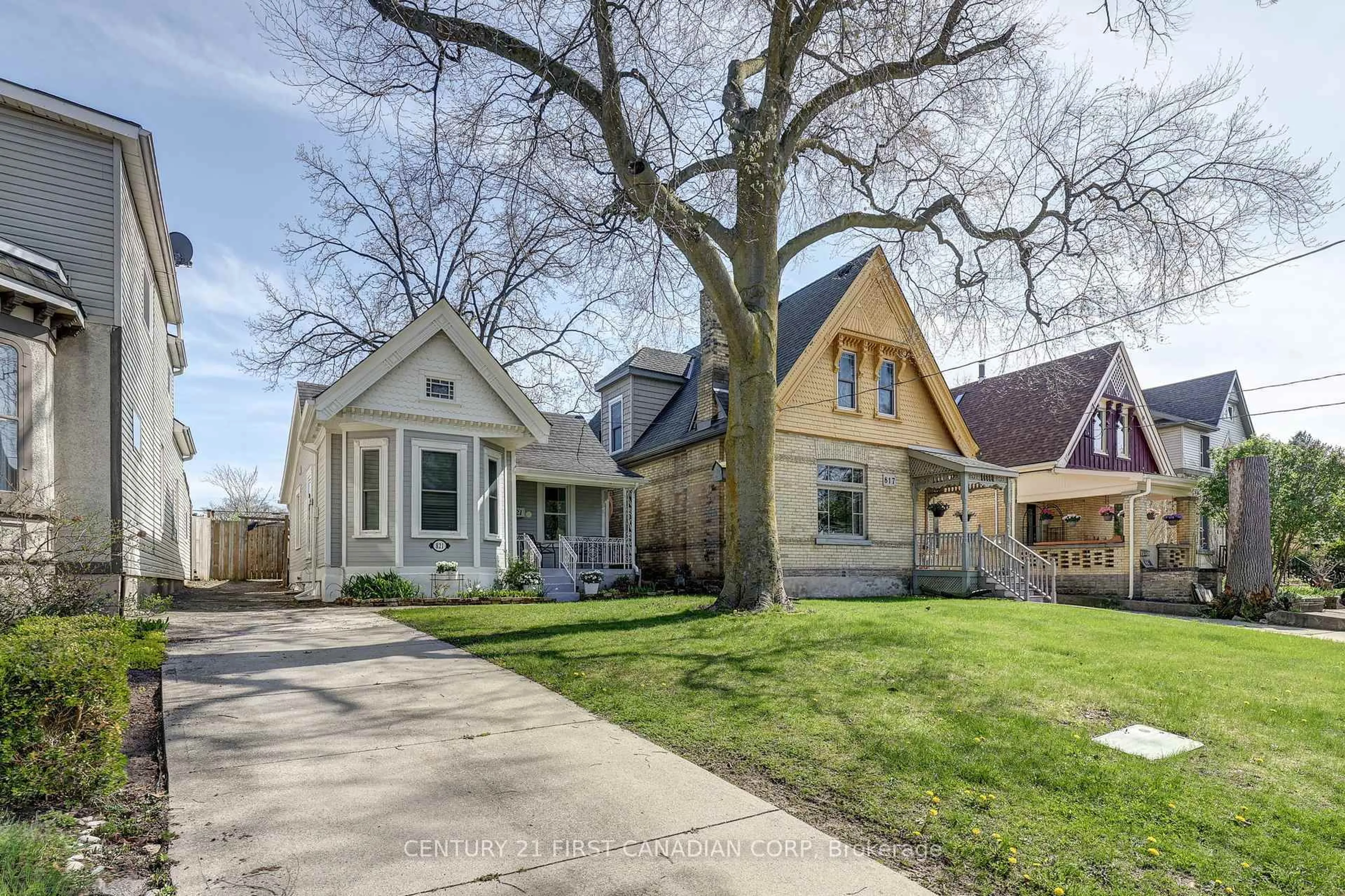 Home with brick exterior material, street for 821 Queens Ave, London East Ontario N5W 3H7