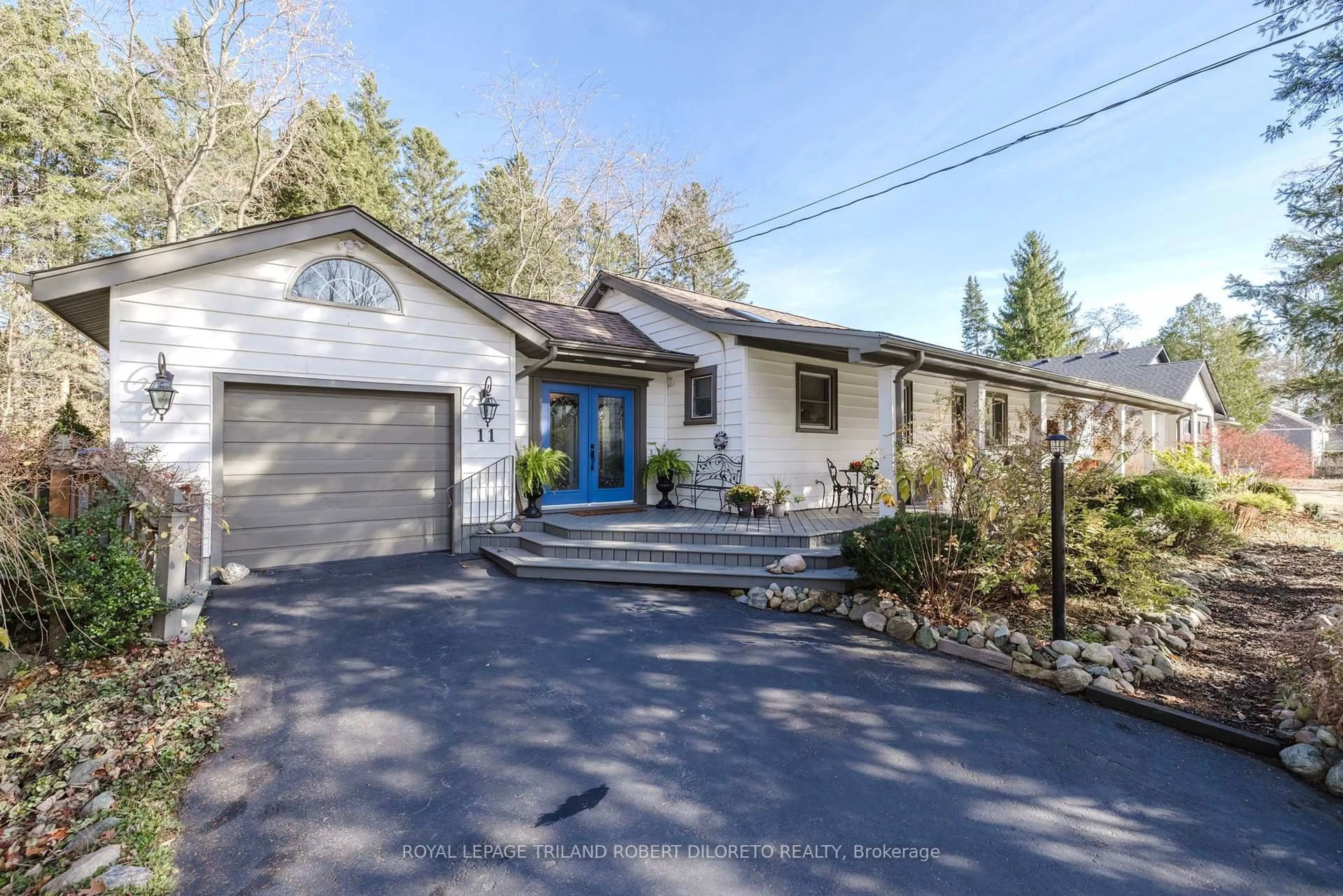 A pic from outside/outdoor area/front of a property/back of a property/a pic from drone, street for 11 ELMHURST St, Middlesex Centre Ontario N0L 1R0