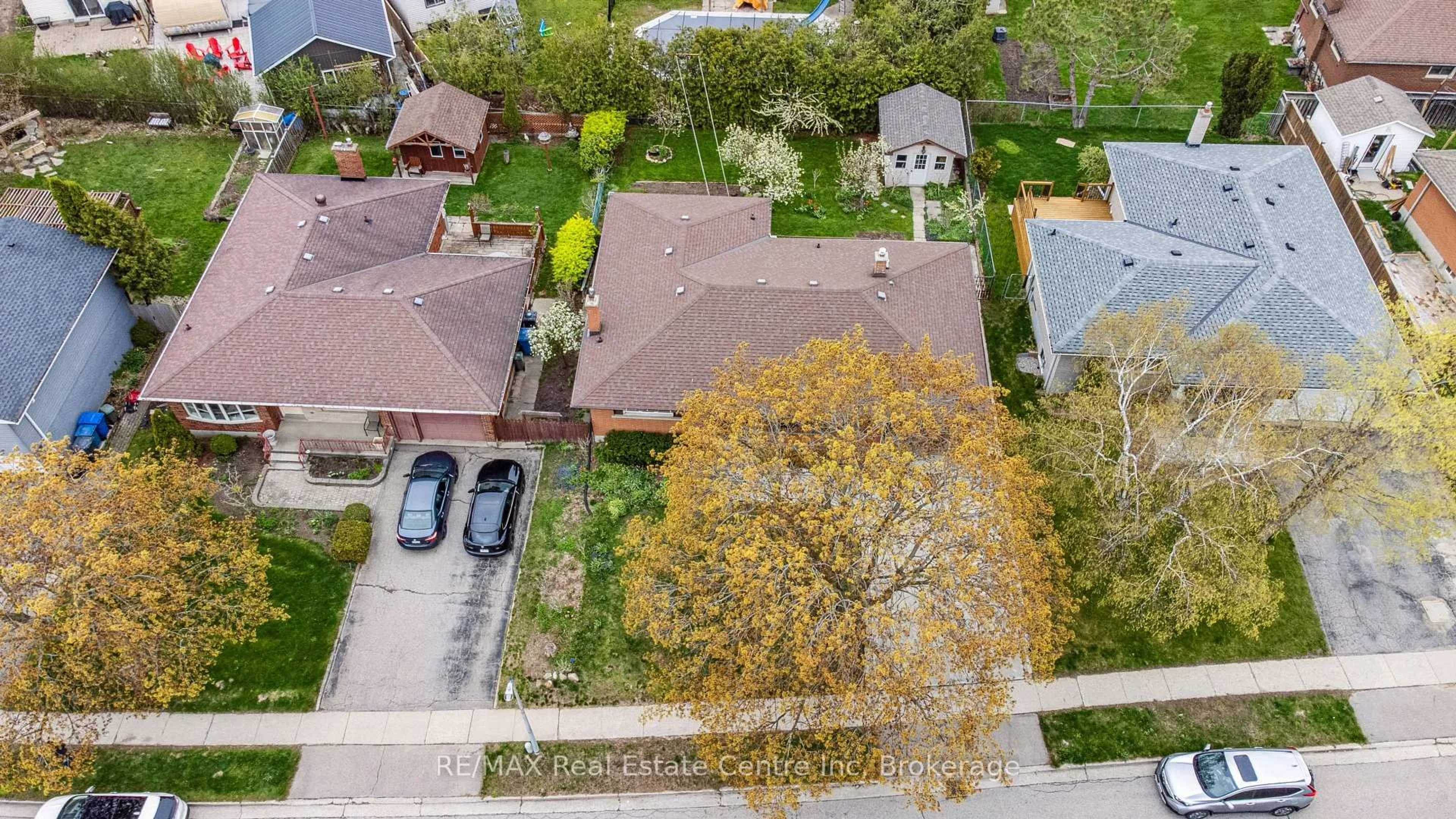 A pic from outside/outdoor area/front of a property/back of a property/a pic from drone, street for 9 Flanders Rd, Guelph Ontario N1G 1V8