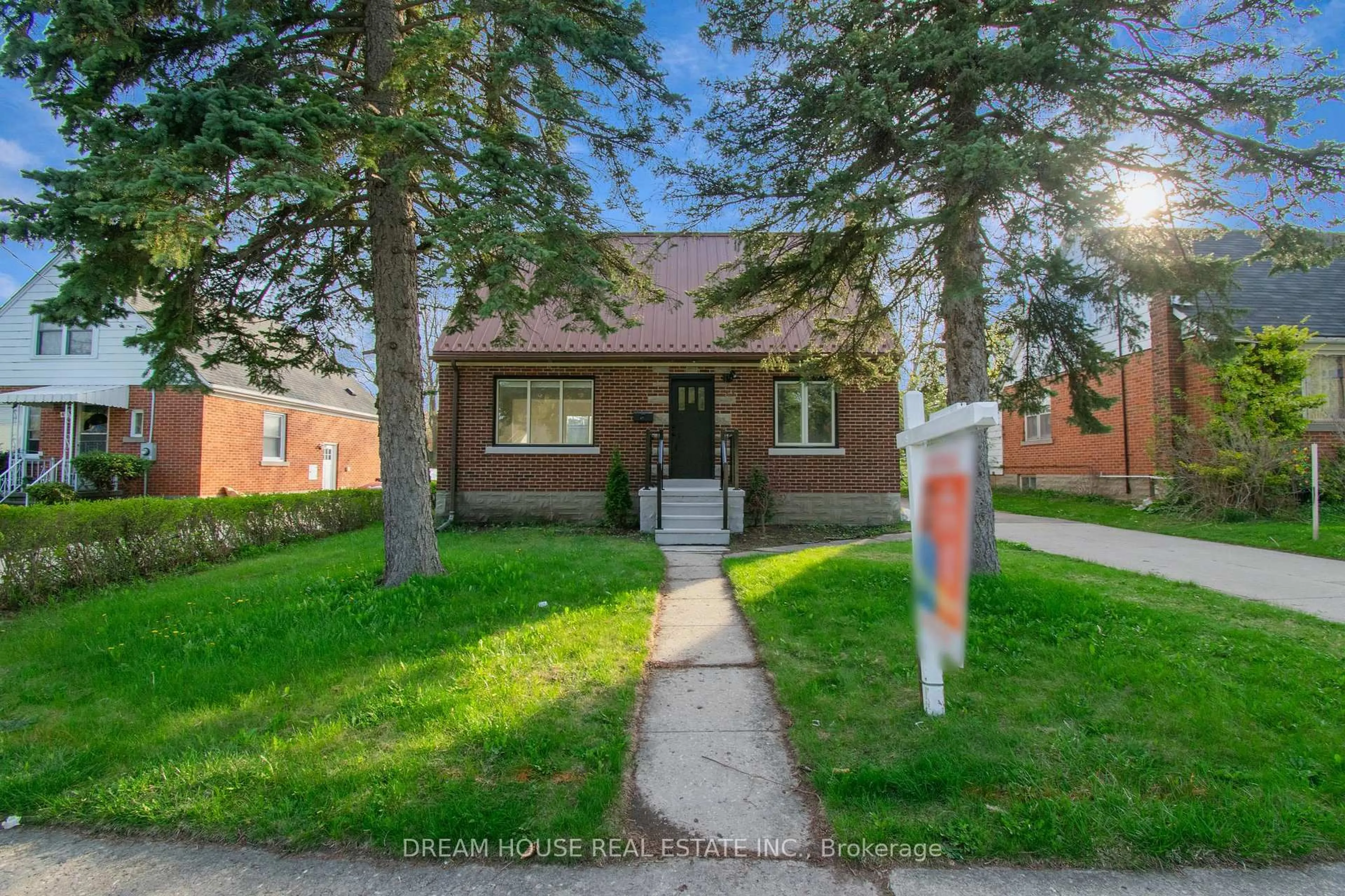 Home with brick exterior material, street for 47 Ellis Cres, Waterloo Ontario N2J 3N5