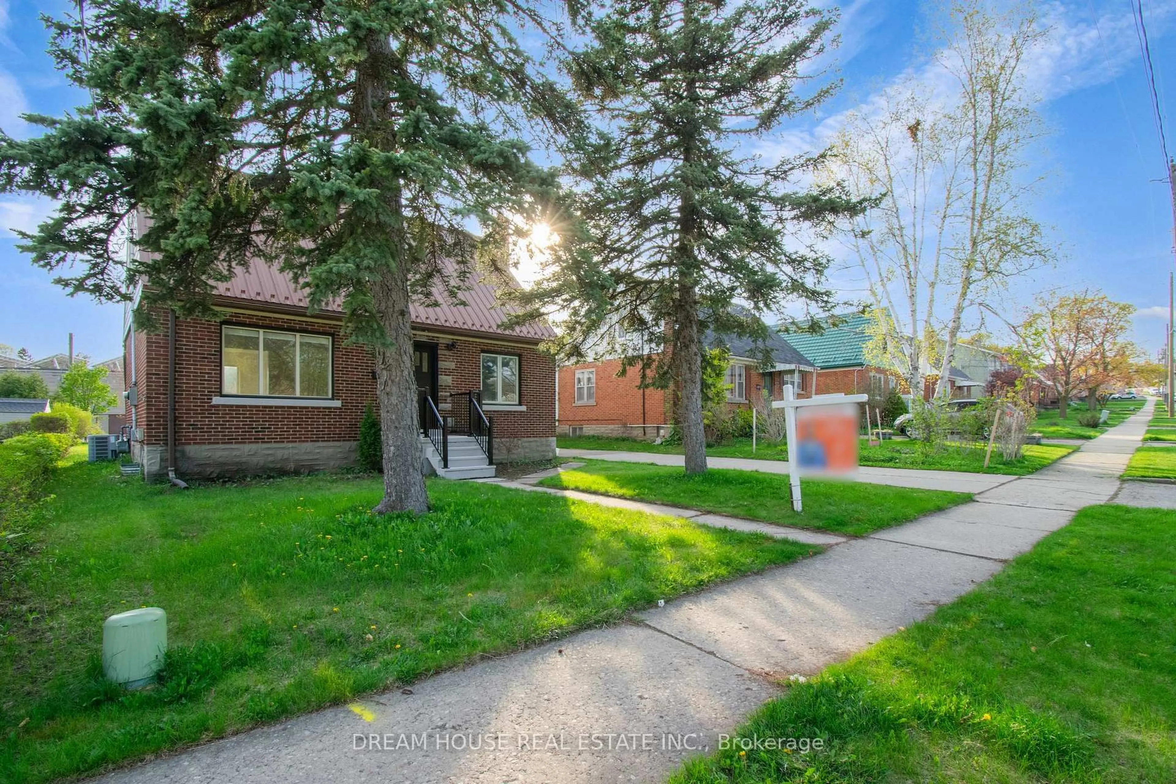 Home with brick exterior material, street for 47 Ellis Cres, Waterloo Ontario N2J 3N5