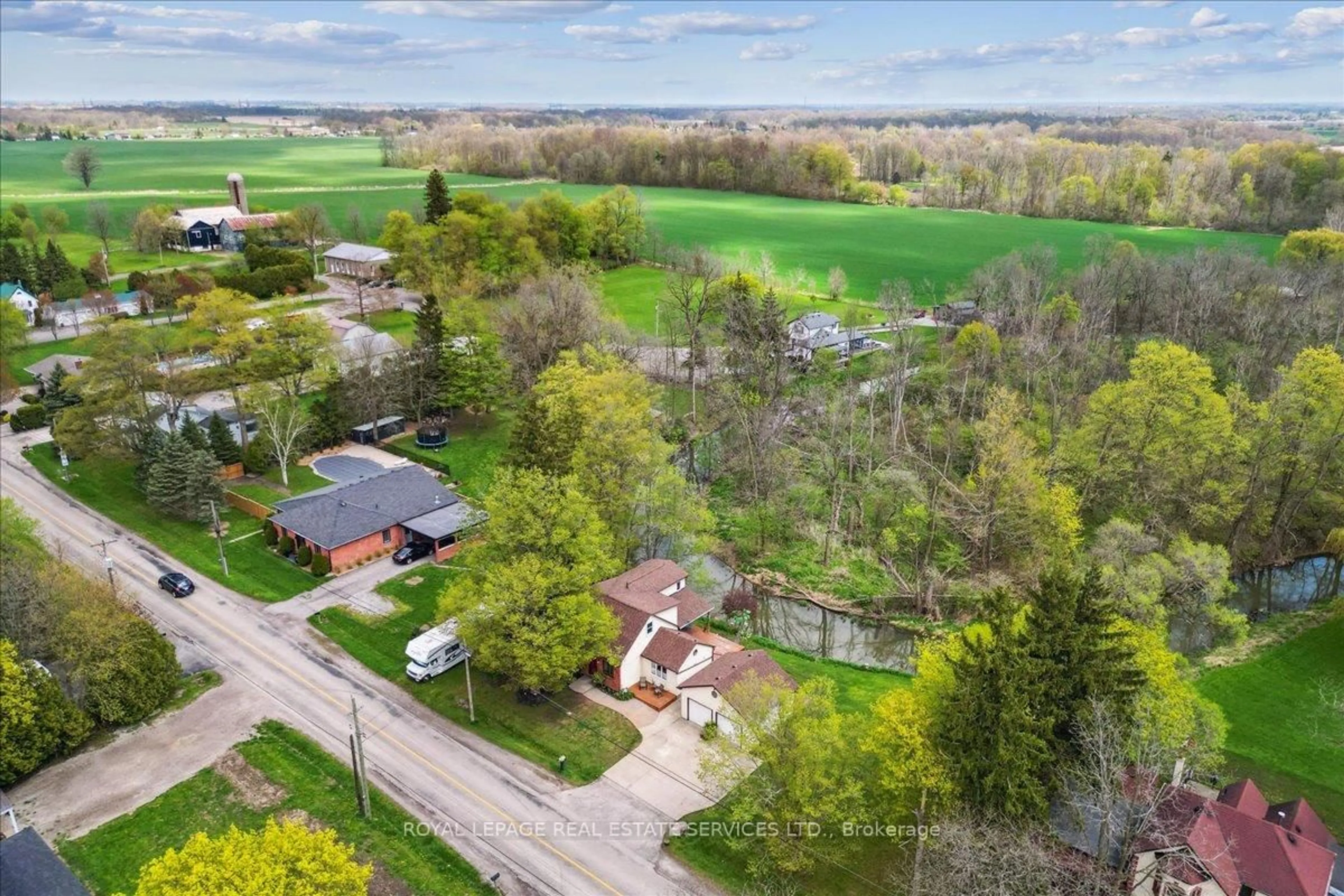 A pic from outside/outdoor area/front of a property/back of a property/a pic from drone, street for 1375 Woodburn Rd, Hamilton Ontario L0R 1P0