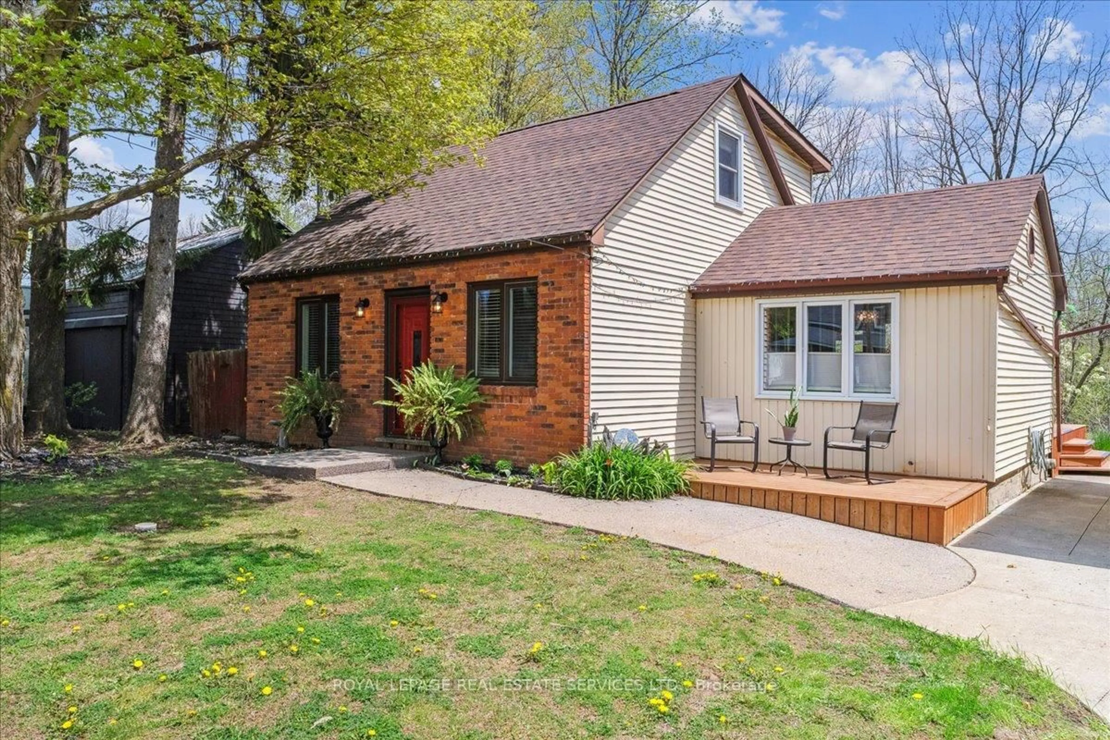 Home with brick exterior material, street for 1375 Woodburn Rd, Hamilton Ontario L0R 1P0