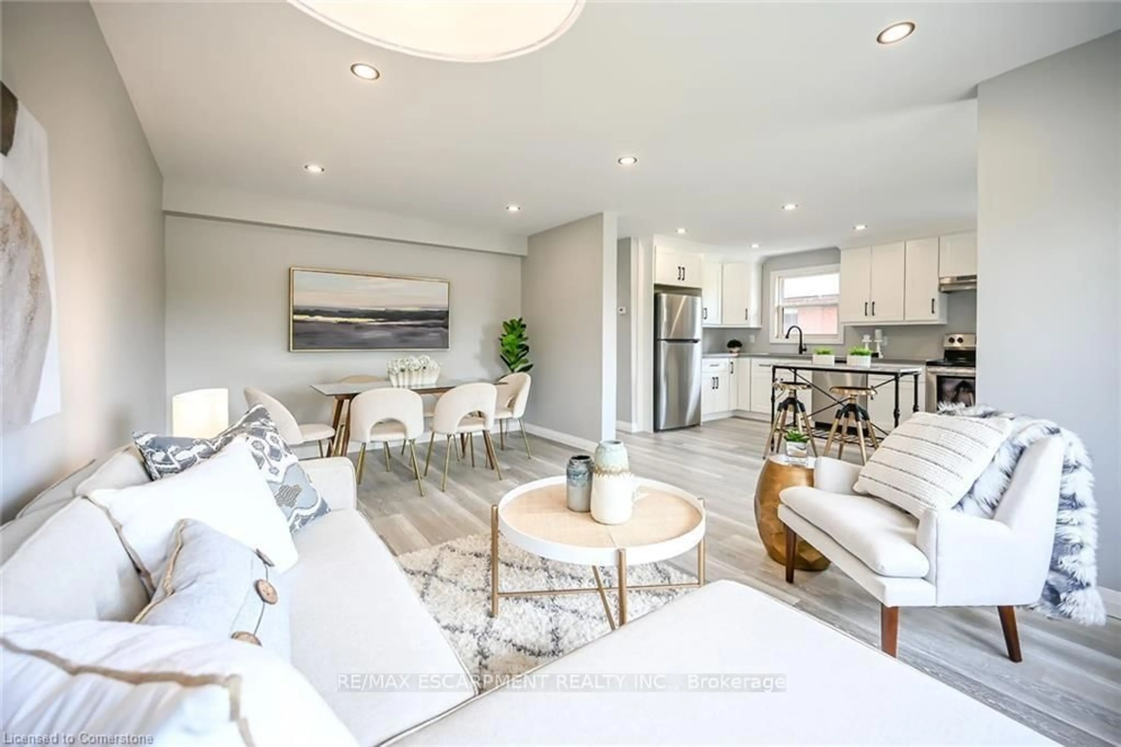 Living room with furniture, unknown for 379 East 19th St, Hamilton Ontario L9A 4S9