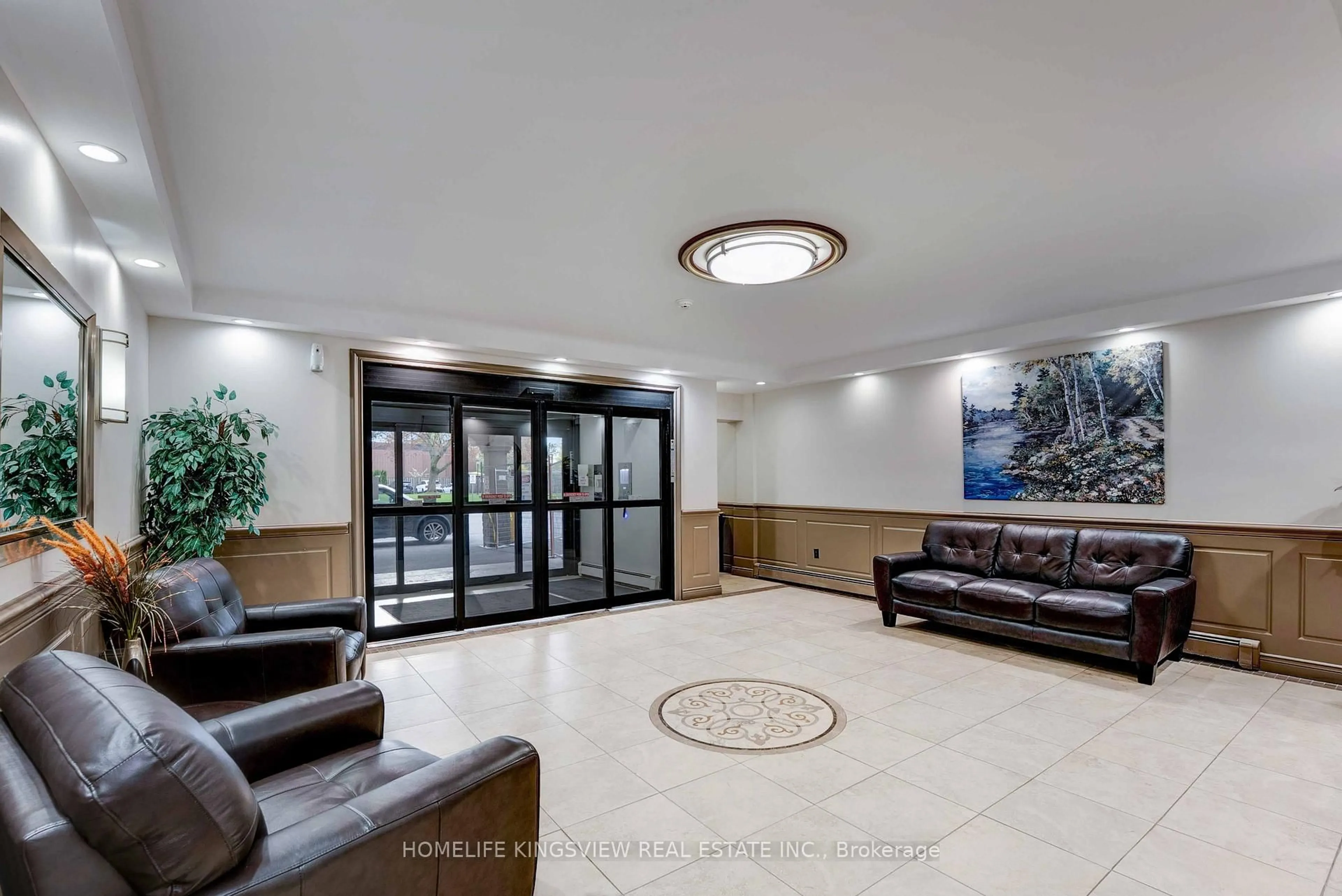 Lobby for 6390 HUGGINS St #106, Niagara Falls Ontario L2J 1H1