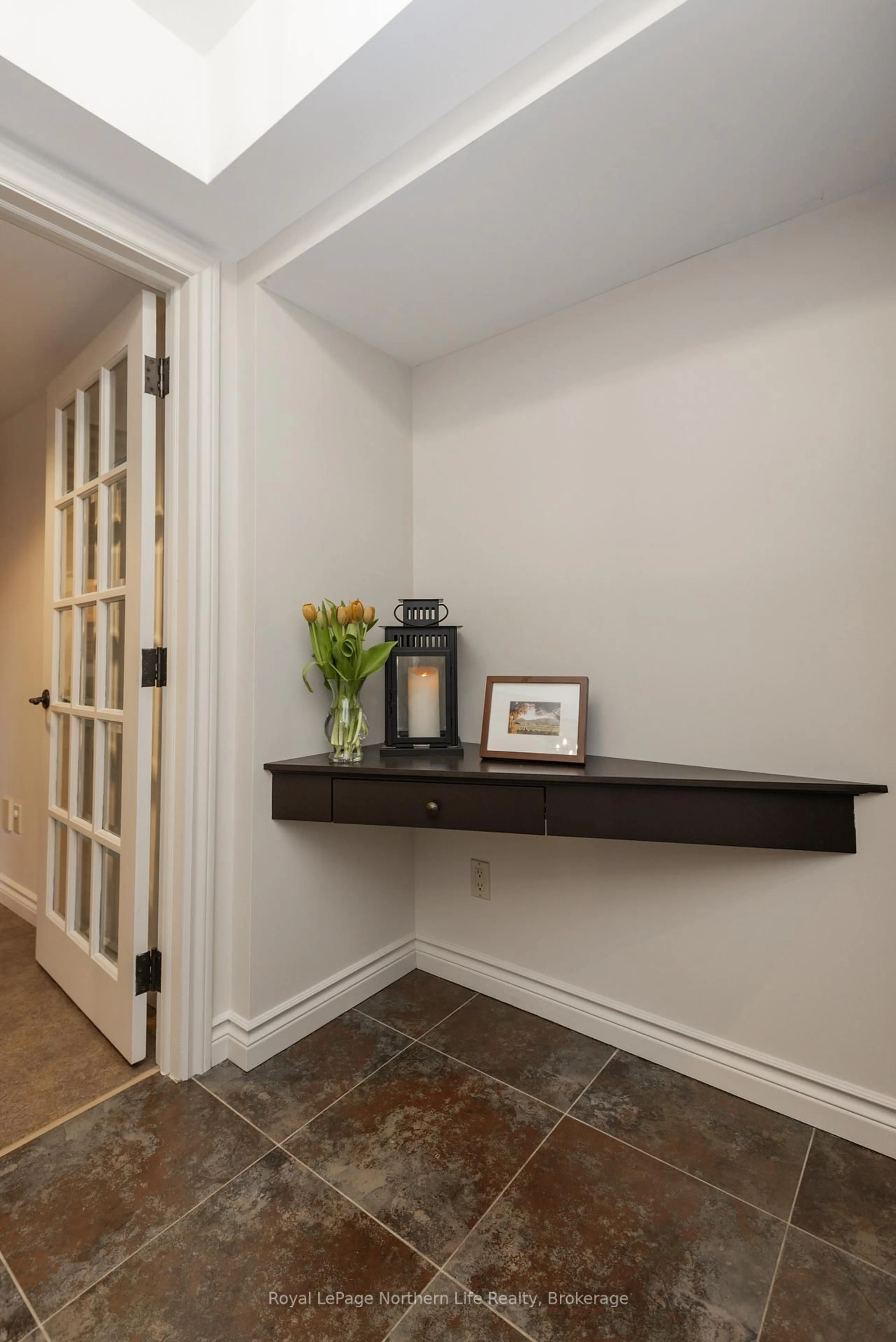 Indoor entryway for 373 Greenhill Ave, North Bay Ontario P1C 1J6