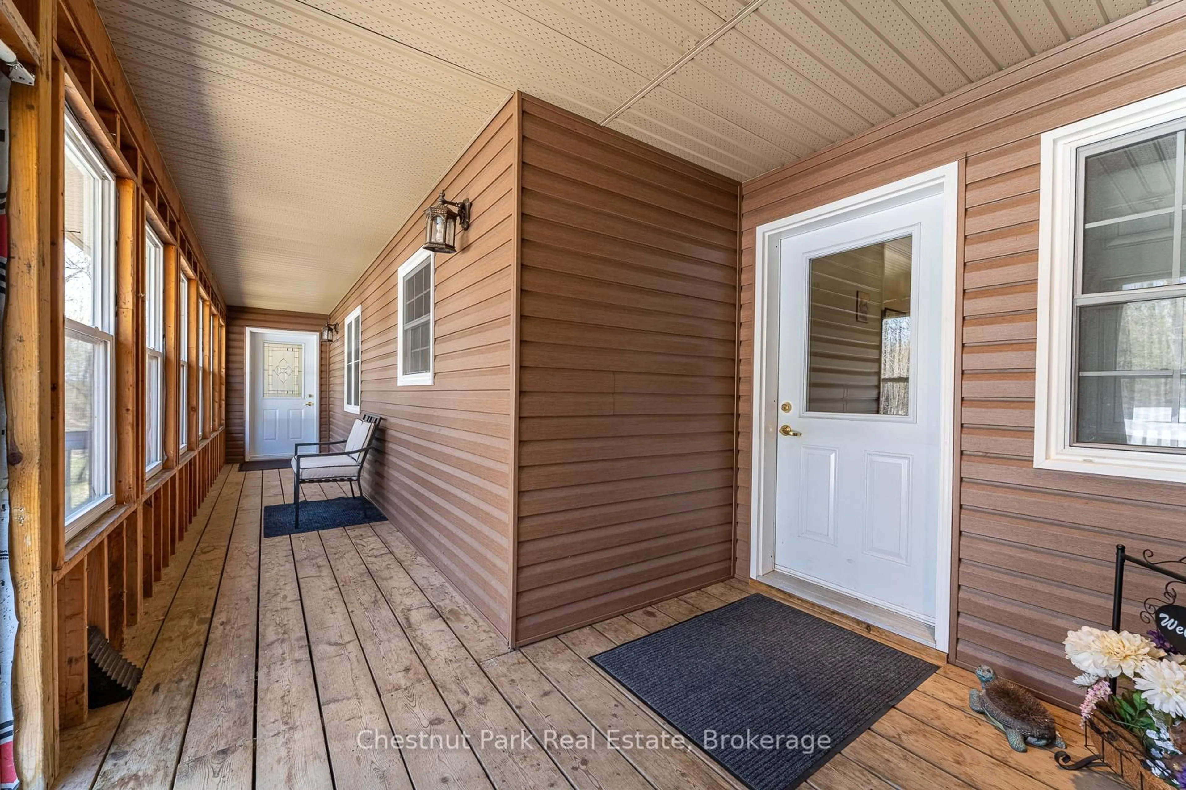 Indoor entryway for 1255 Falkenburg Rd, Muskoka Lakes Ontario P1L 1X4