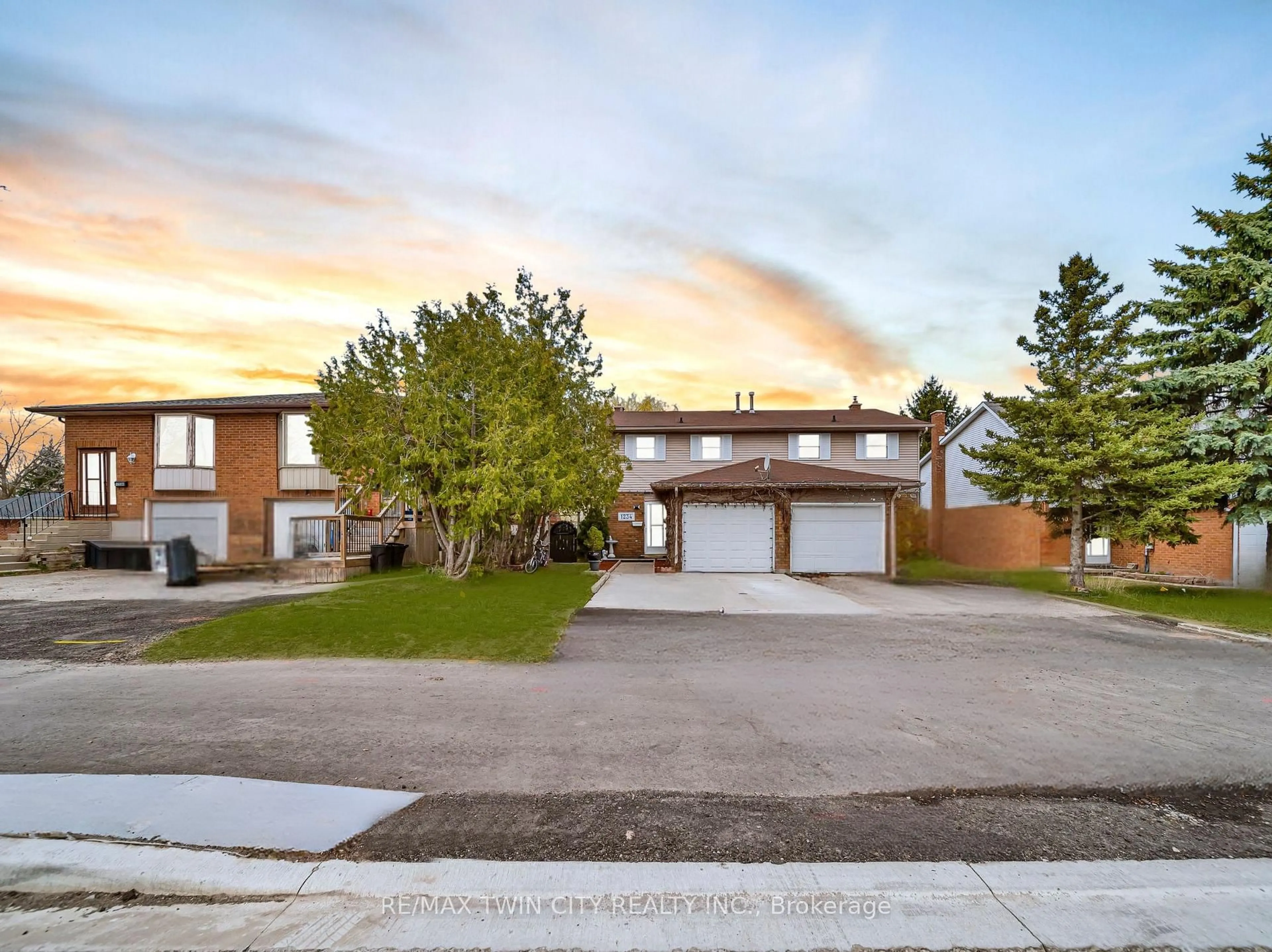 A pic from outside/outdoor area/front of a property/back of a property/a pic from drone, street for 1234 Ottawa St, Kitchener Ontario N2E 1L8