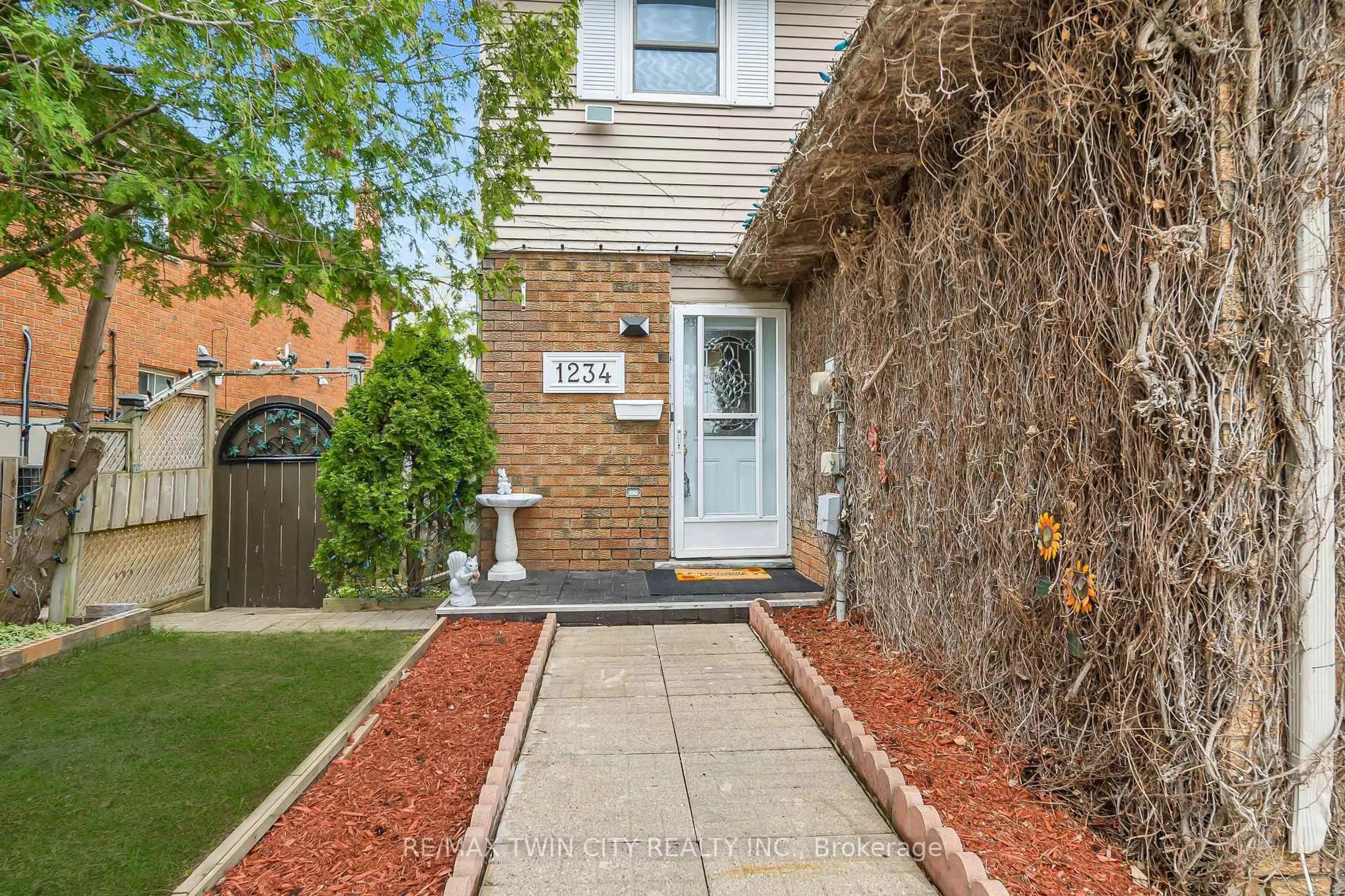 Home with brick exterior material, street for 1234 Ottawa St, Kitchener Ontario N2E 1L8