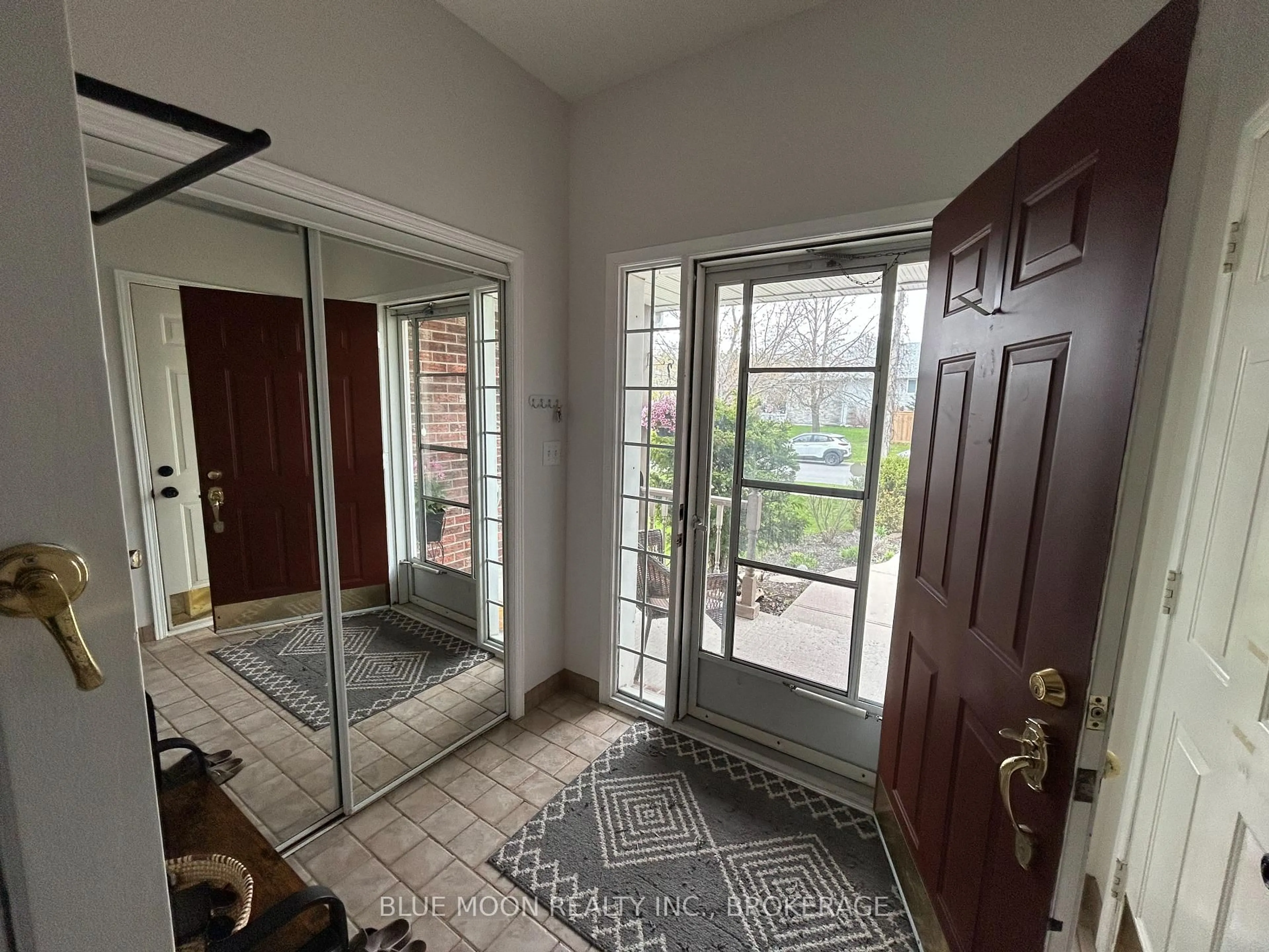 Indoor entryway for 552 Barnsley Cres, Kingston Ontario K7M 8X3