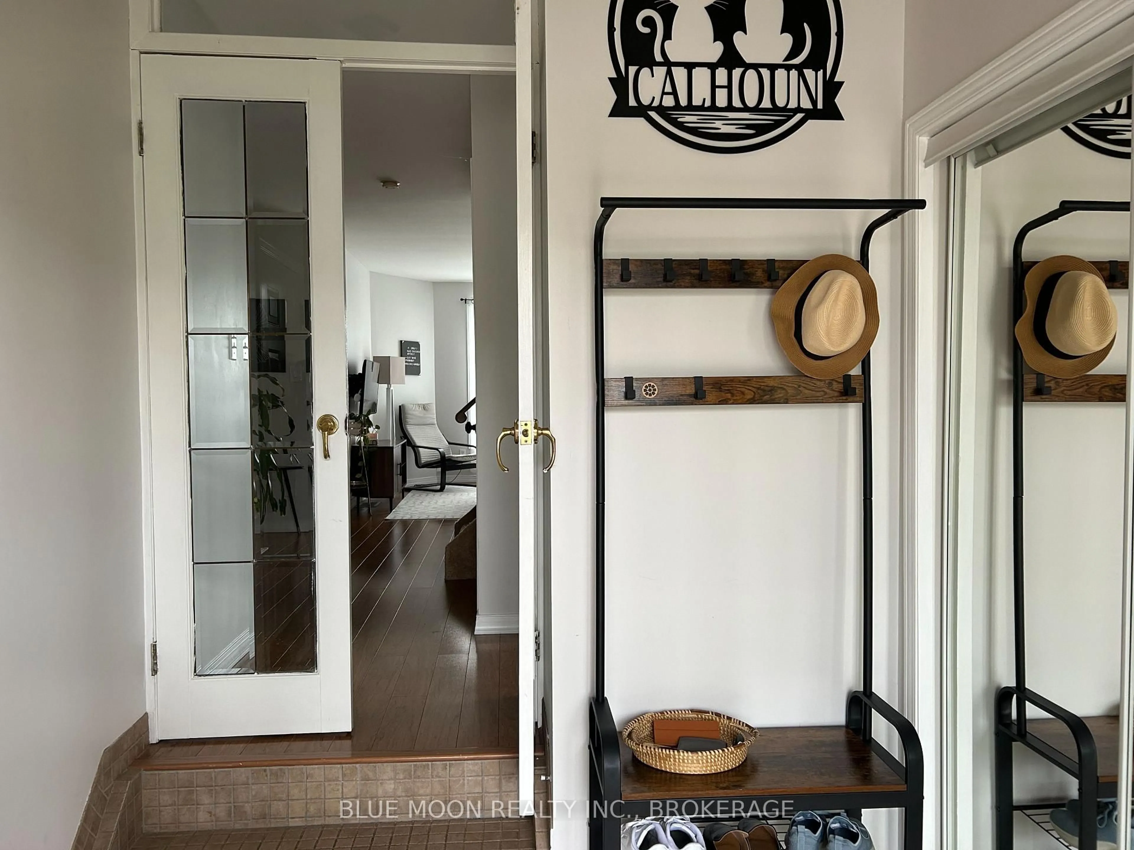 Indoor entryway for 552 Barnsley Cres, Kingston Ontario K7M 8X3
