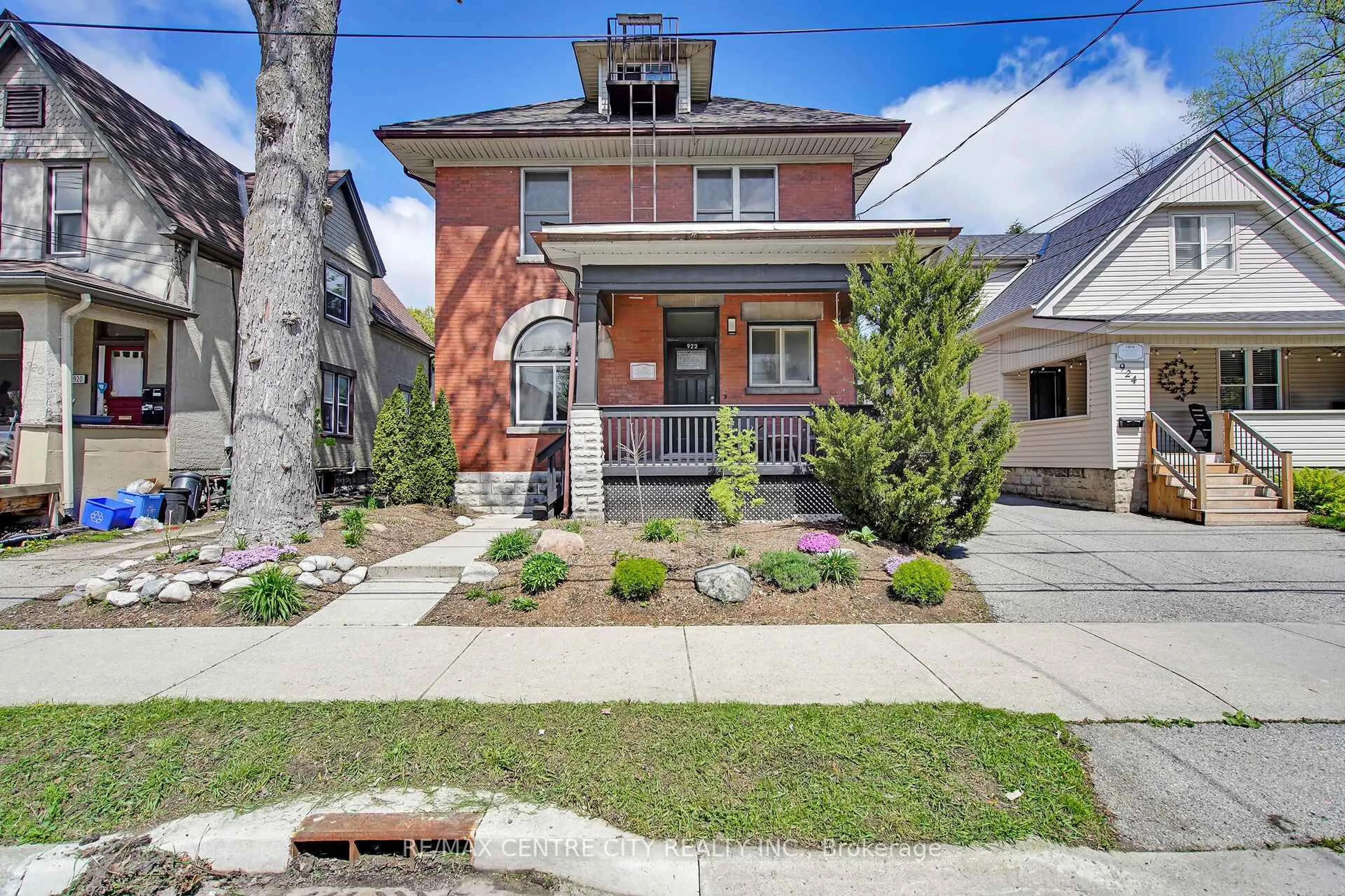 Home with brick exterior material, street for 922 Queens Ave. Ave, London East Ontario N5W 3H8